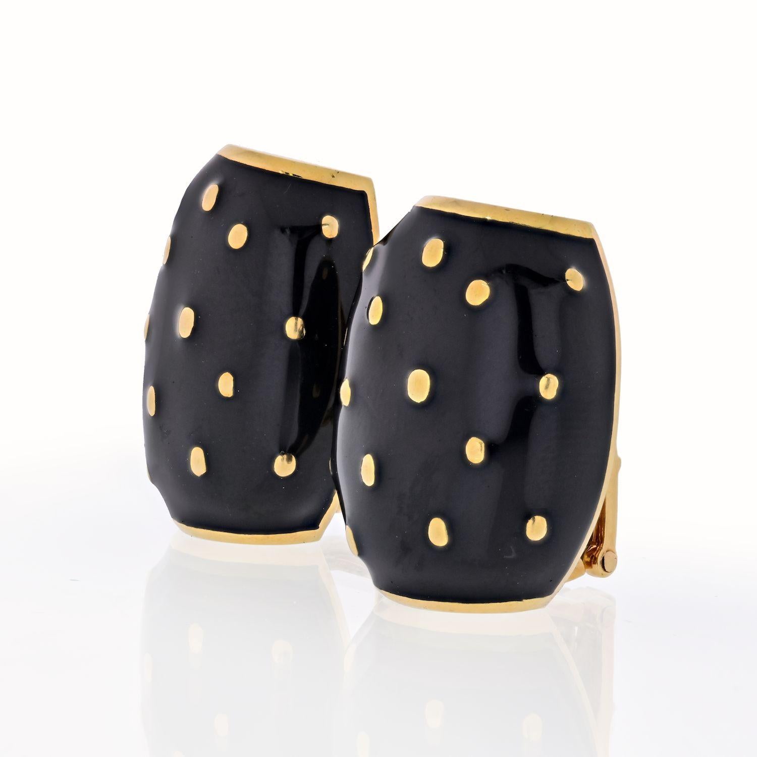 Vintage domed motif earclips, featuring black enamel with round gold spot accents, in 18k yellow gold. Stamped 'WEBB' Circa 1970s.
Clip Earrings.
Length: 25mm 
Width: 20mm.