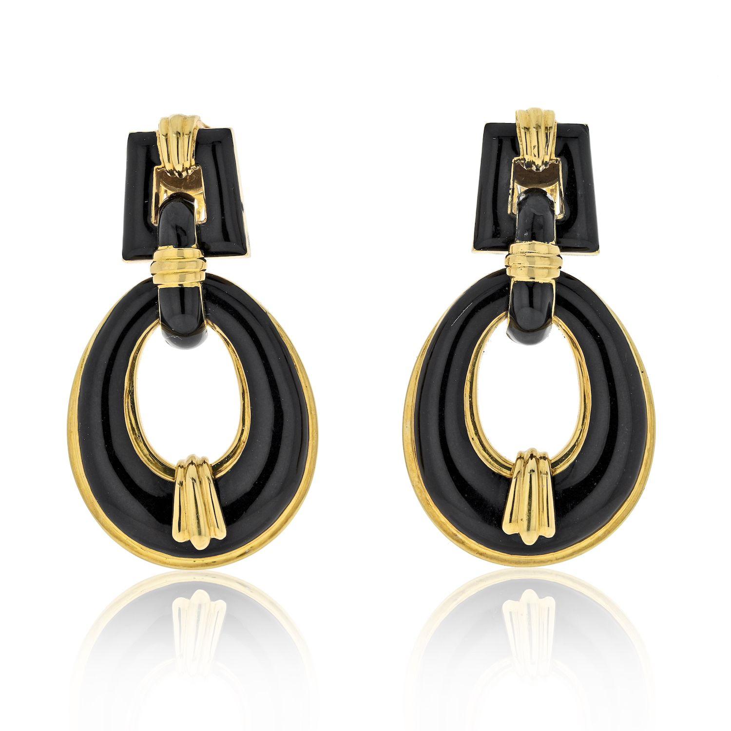 David Webb Boucles d'oreilles vintage en or jaune 18 carats et émail noir en forme de nœuds de porte Pour femmes en vente