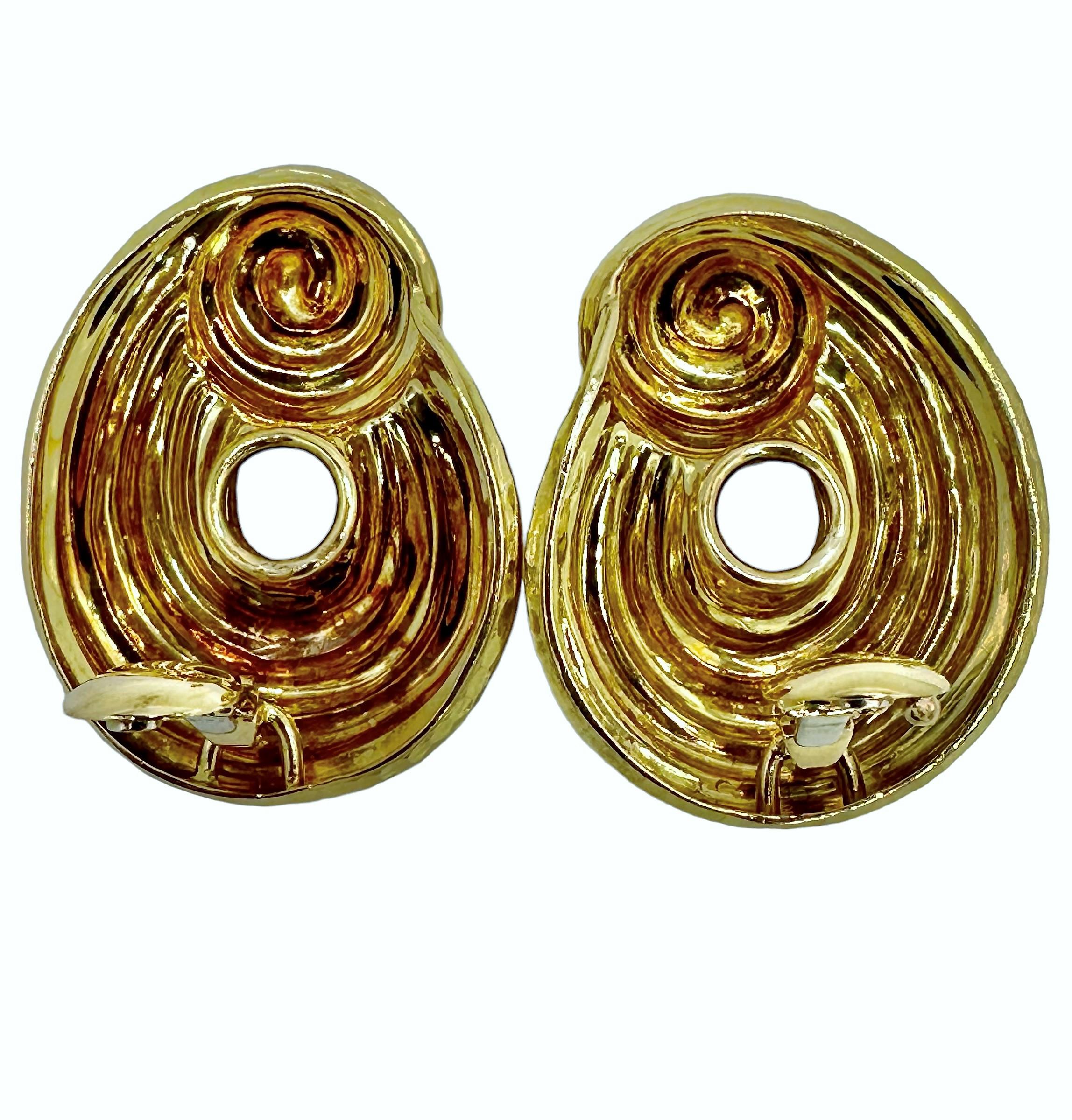 David Webb 18K Yellow Gold Bold Hammered Scroll Motif Earrings In Good Condition For Sale In Palm Beach, FL