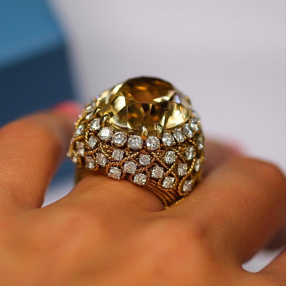 Taille ovale Grande bague bombée en or jaune 18 carats avec citrine et diamants de David Webb en vente