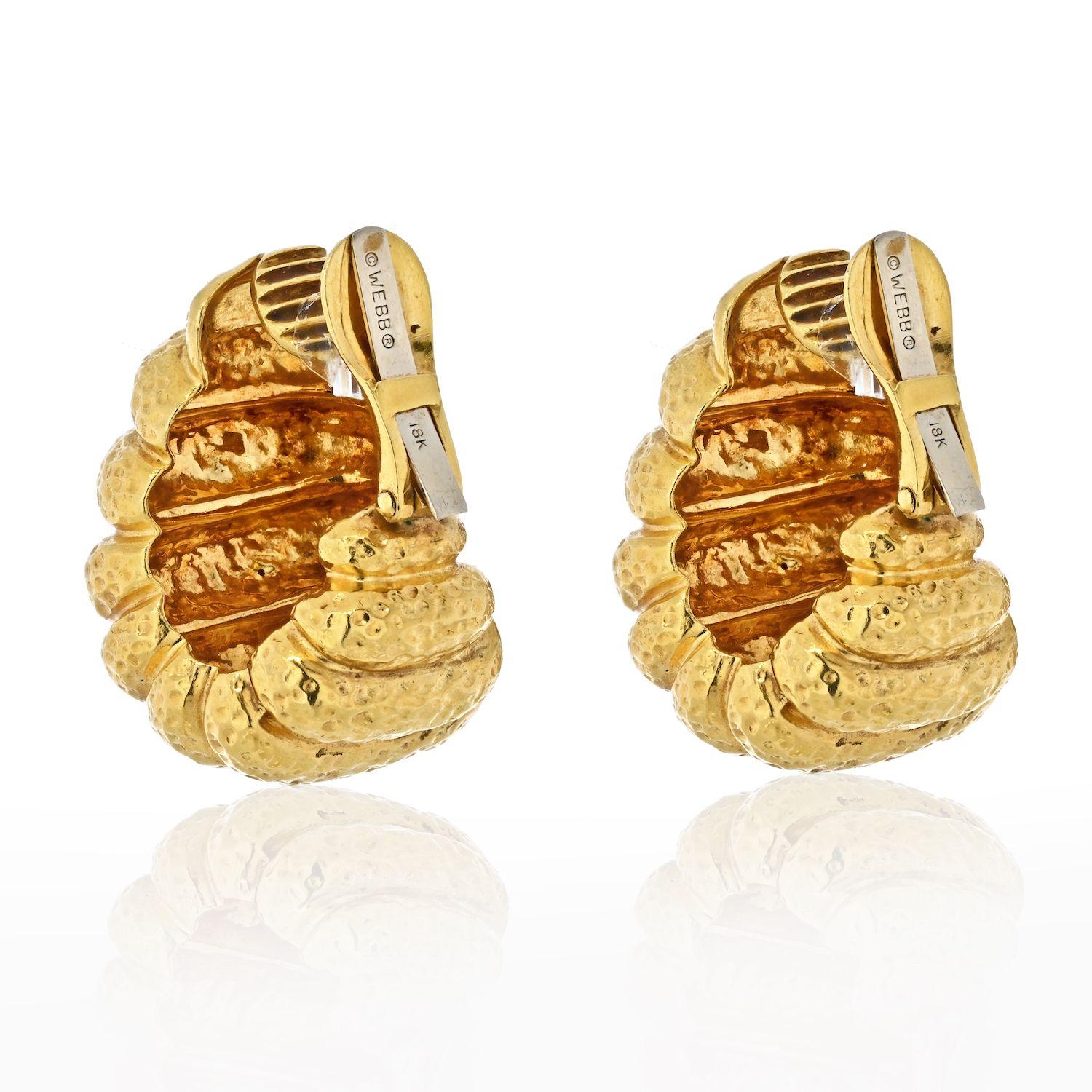 Bold and articulated Bombe Ribbed Shrip earrings by David Webb. 
18 kt., of slightly tapered hammered bombé ribs, signed Webb.
Clip closure. 