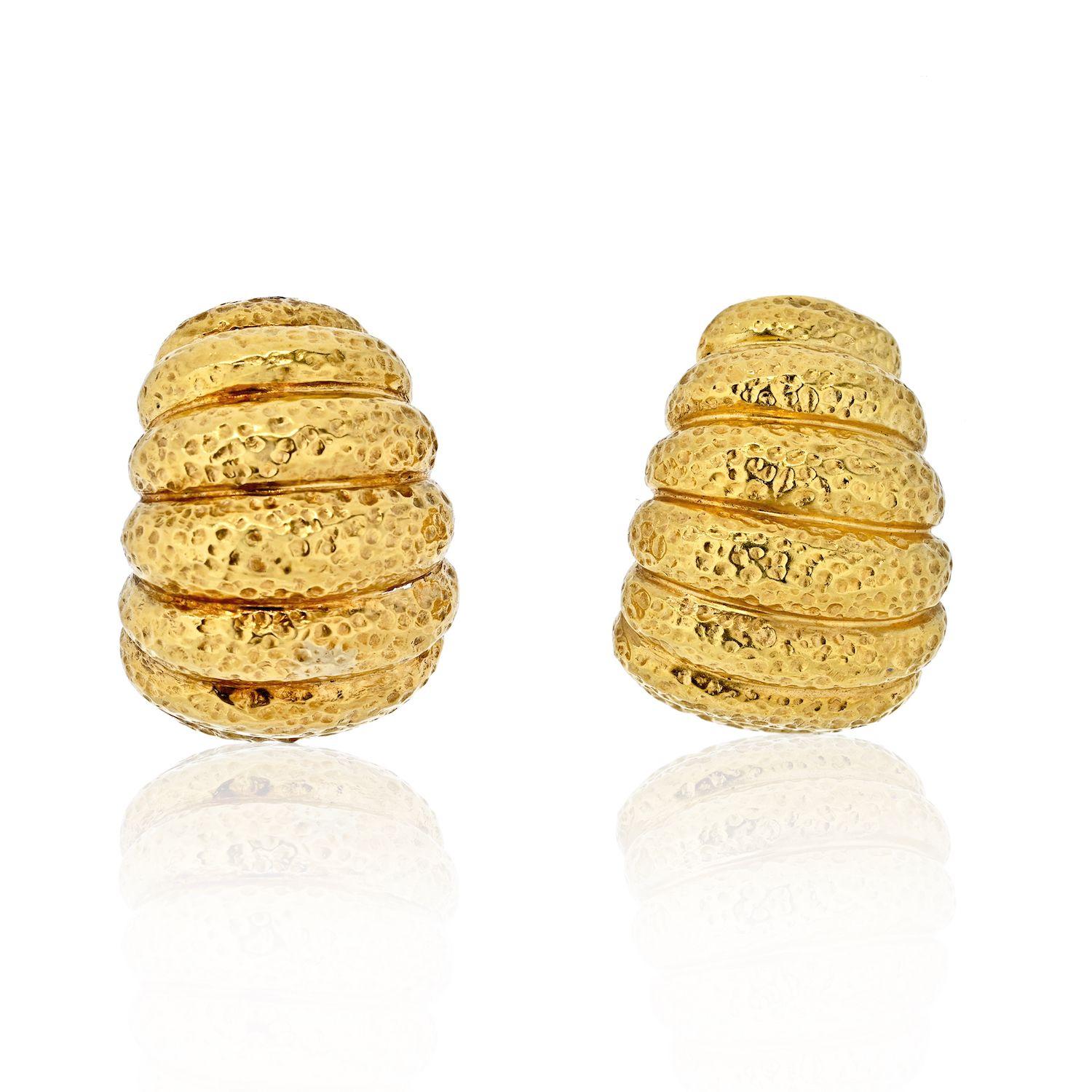 Moderne David Webb - Boucles d'oreilles à clip en or jaune 18 carats avec crevettes côtelées. en vente