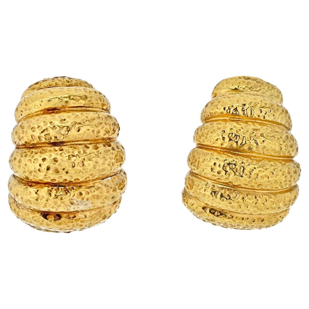 David Webb 18K Yellow Gold Bombe Ribbed Shrimp Clip on Earrings For Sale