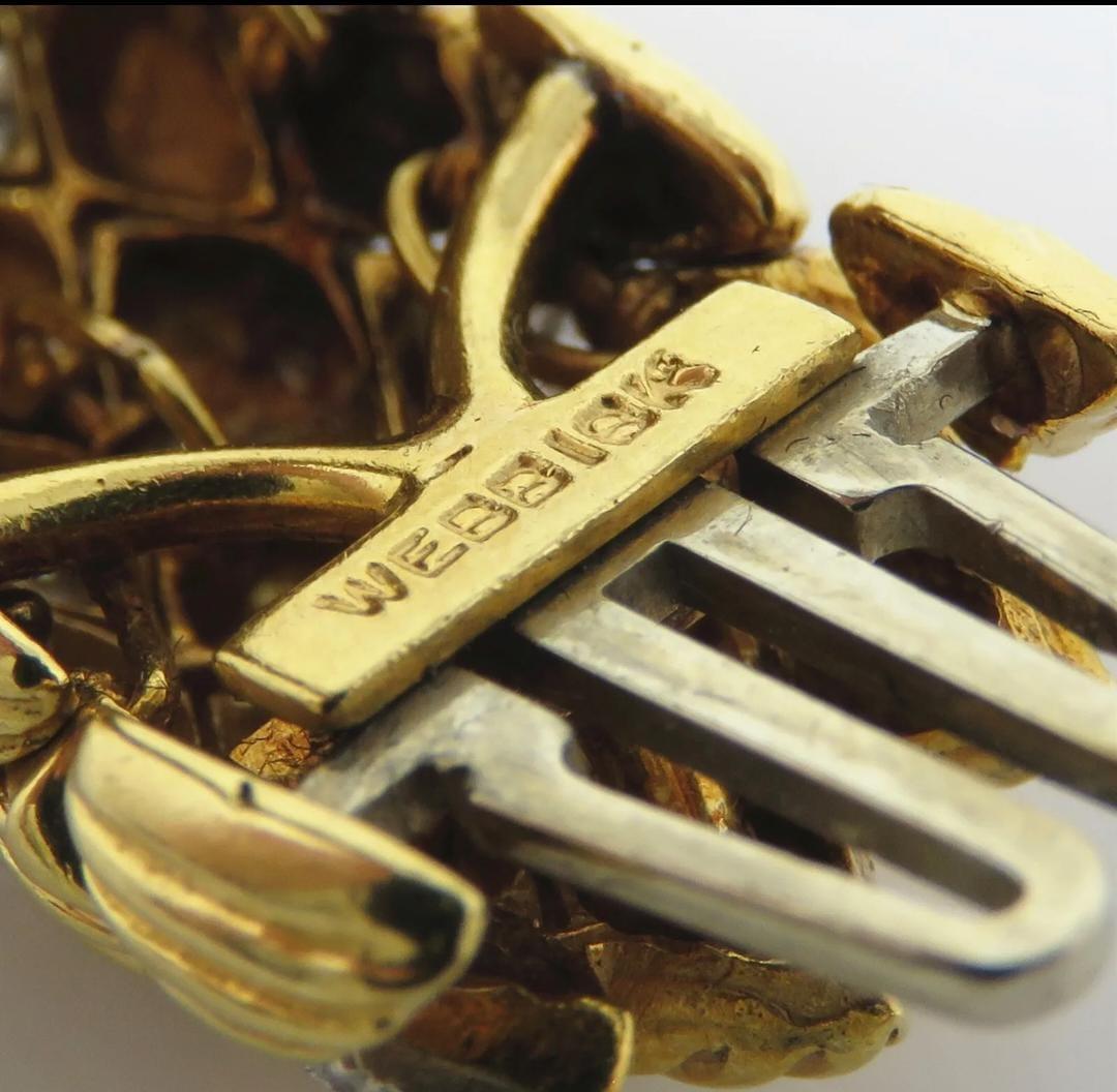 This authentic David Webb 18 carats yellow gold bracelet 
Bracelet 15mm wide. Inner circumstances 6.25 inches, 53 x 53mm

Marked: Webb 18k

Total Weight : 87.3 grams