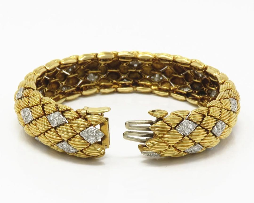 Contemporary David Webb 18k Yellow Gold Bracelet For Sale