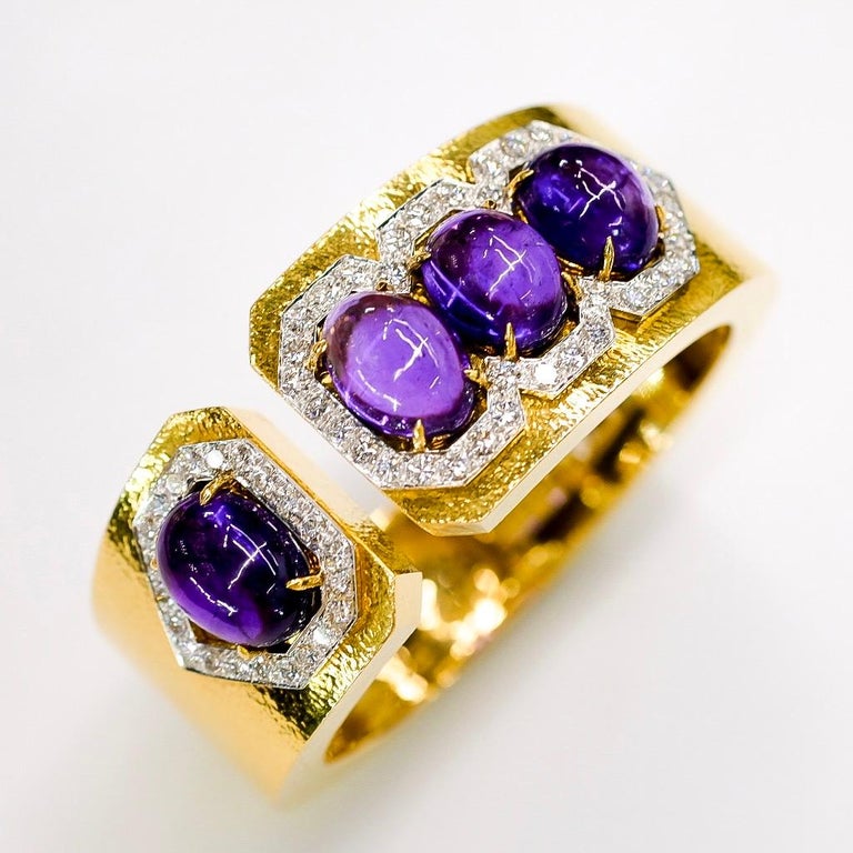 David Webb 18K Yellow Gold Cabochon Amethyst and Diamond Cuff Bracelet In Excellent Condition For Sale In New York, NY