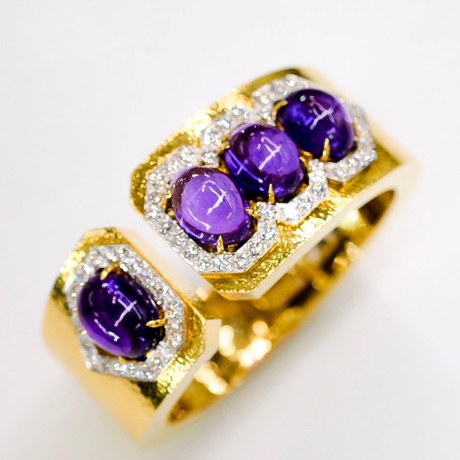 David Webb 18K Yellow Gold Cabochon Amethyst and Diamond Cuff Bracelet In Excellent Condition For Sale In New York, NY