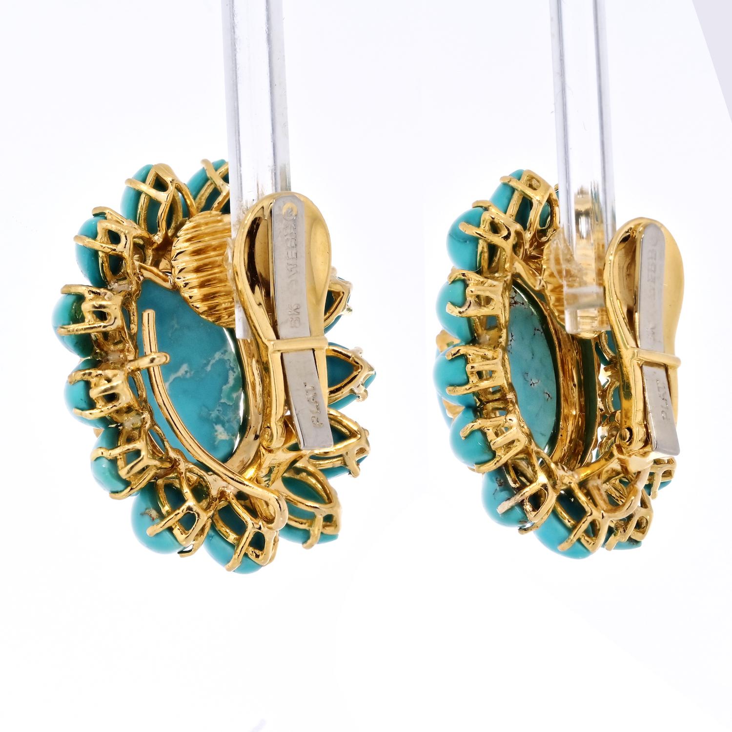David Webb 18K Yellow Gold Cabochon Cut Turquoise Flower Clip-On Earrings In Excellent Condition For Sale In New York, NY