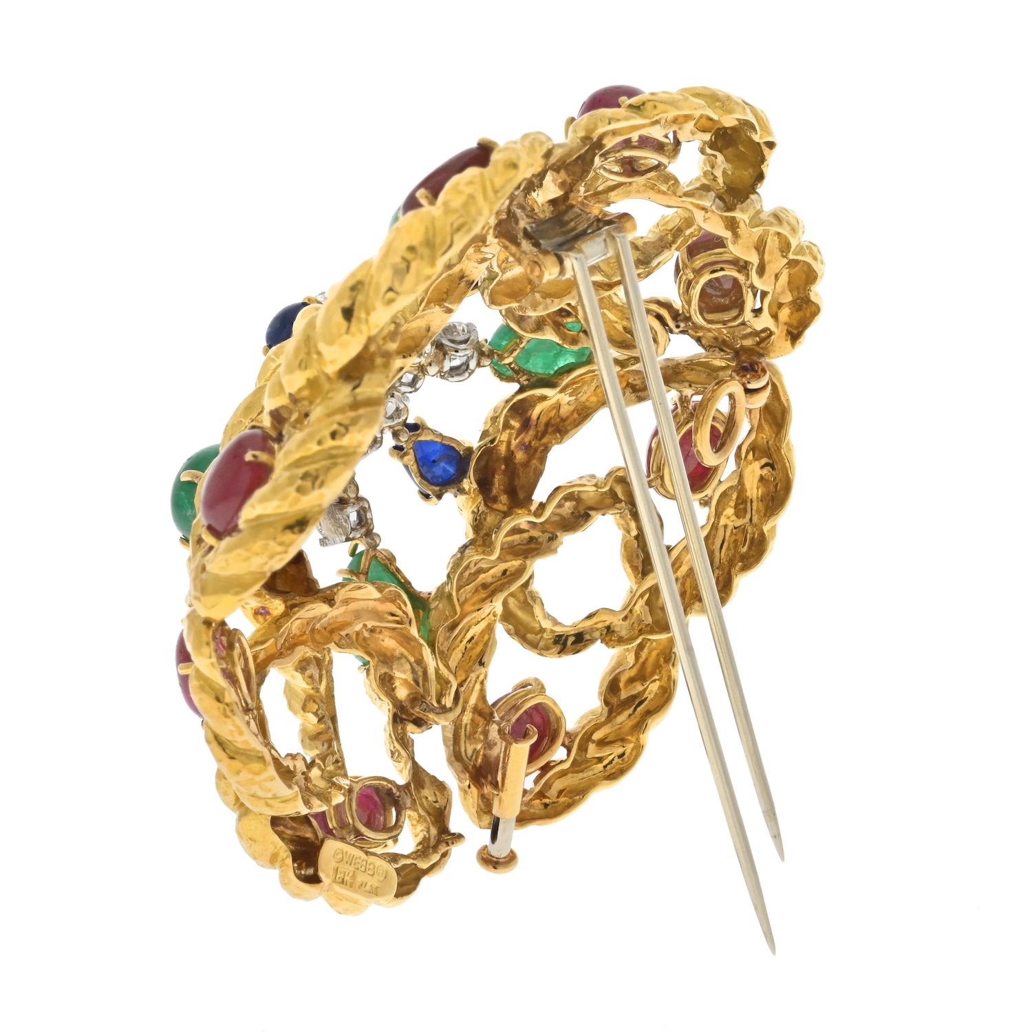 David Webb 18K Yellow Gold Cabochon Emerald, Ruby And Diamond Openwork Brooch In Excellent Condition For Sale In New York, NY