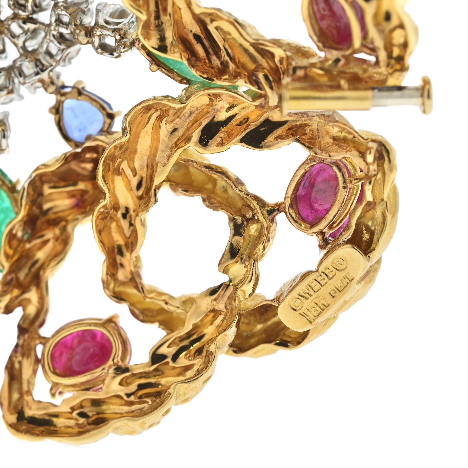 David Webb Broche ajourée en or jaune 18 carats avec cabochon d'émeraude, rubis et diamants Pour femmes en vente