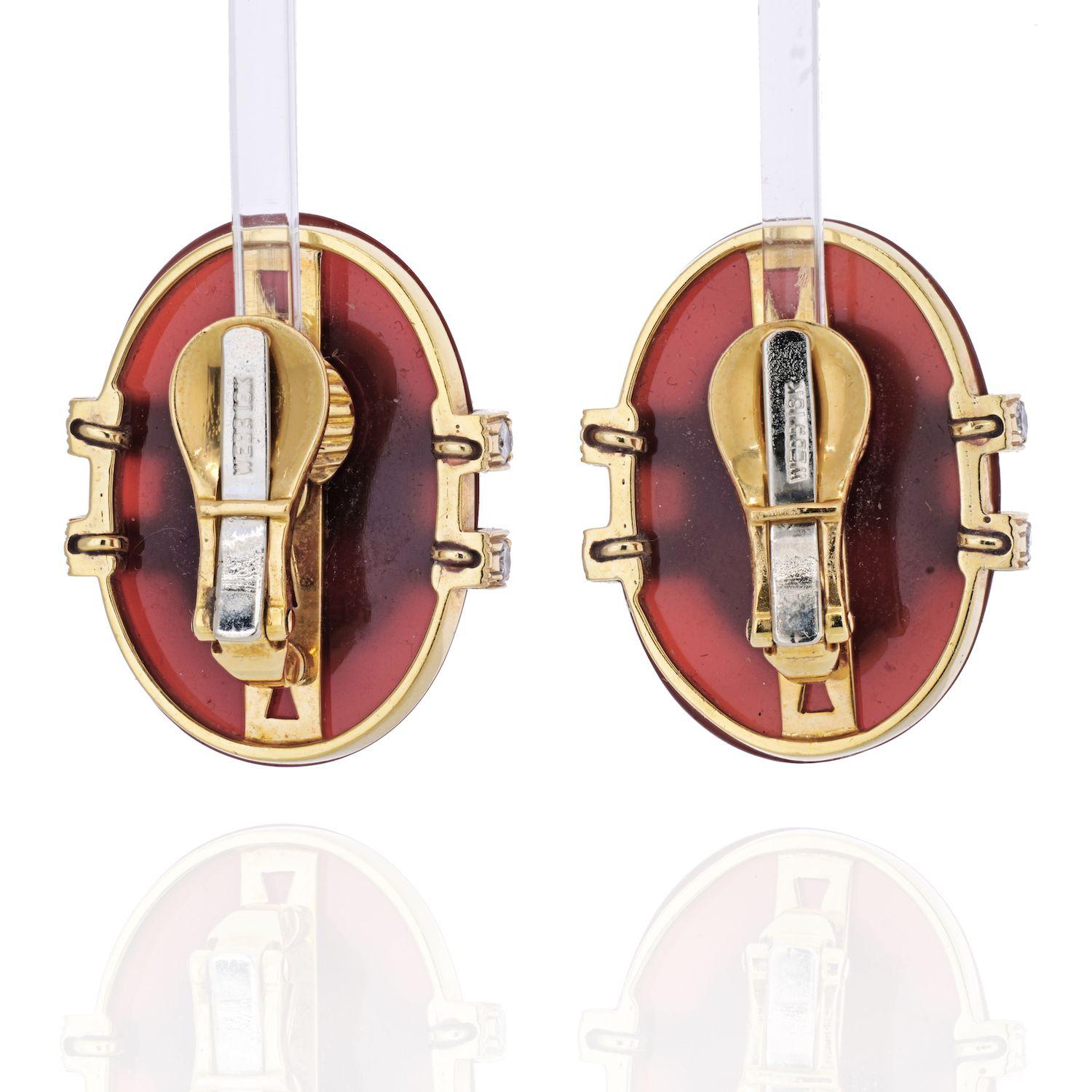 Moderne Or jaune 18 carats de David Webb  Boucles d'oreilles à clip cornaline et diamant en vente