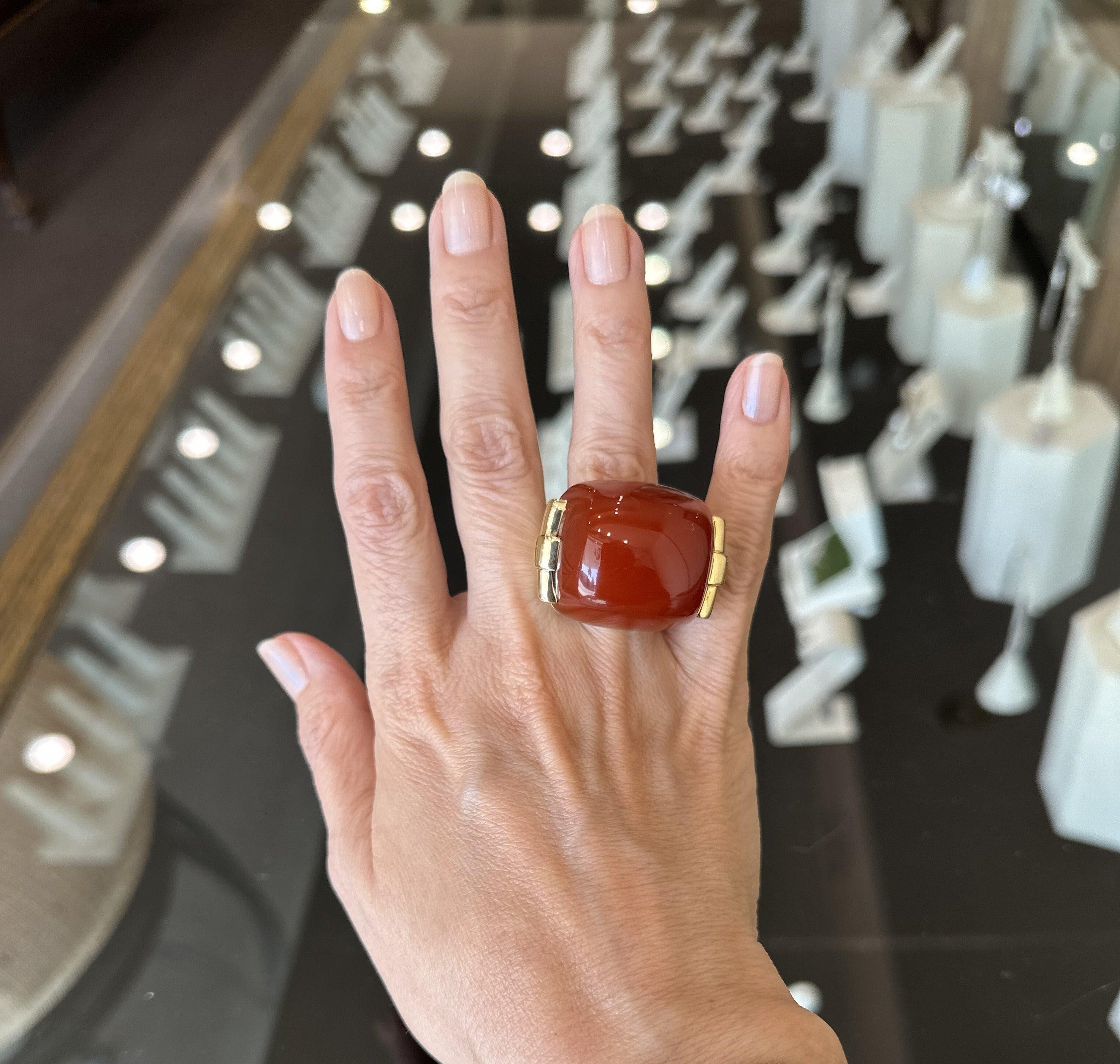 David Webb 18K Yellow Gold Carnelian Cocktail Ring In Good Condition For Sale In Los Angeles, CA