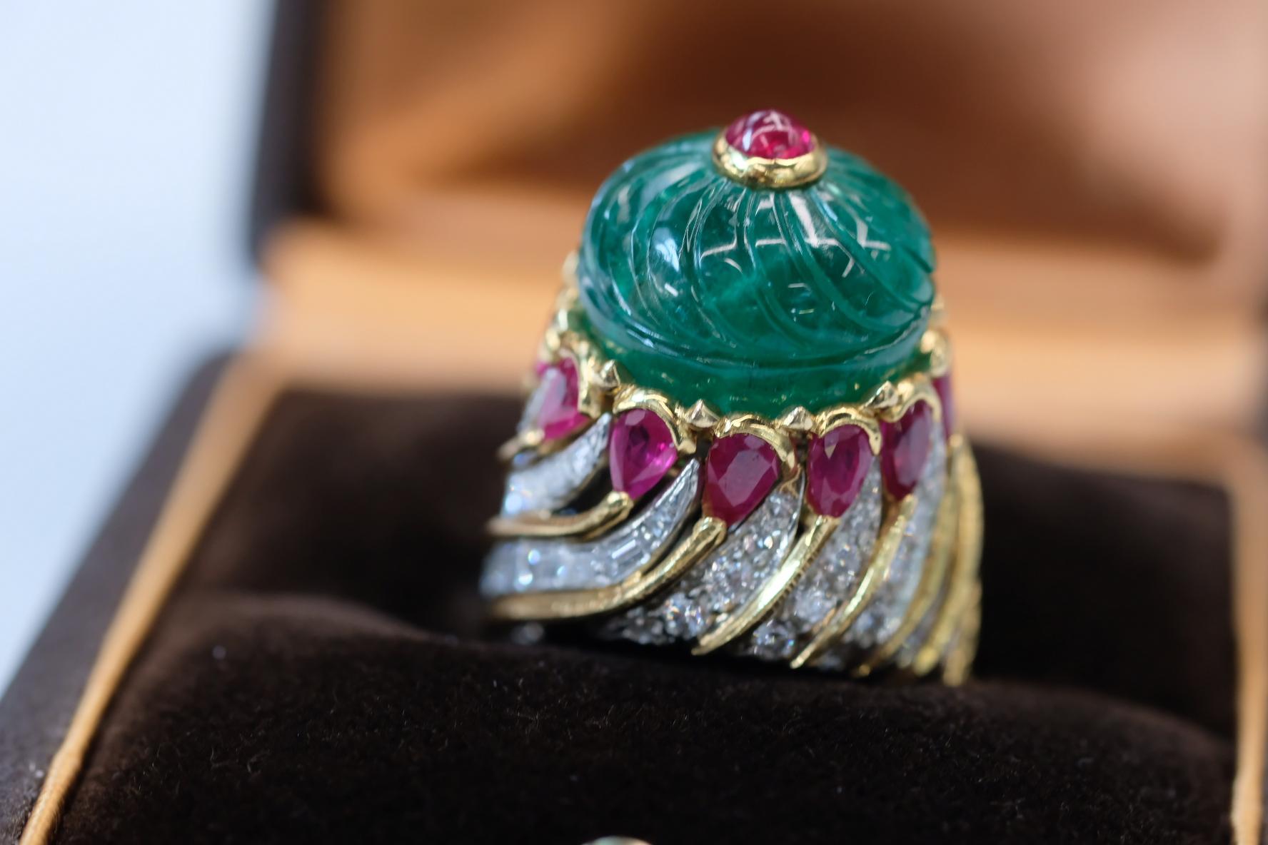 David Webb 18K Yellow Gold Carved Emerald, Ruby And Diamond Cocktail Ring For Sale 3