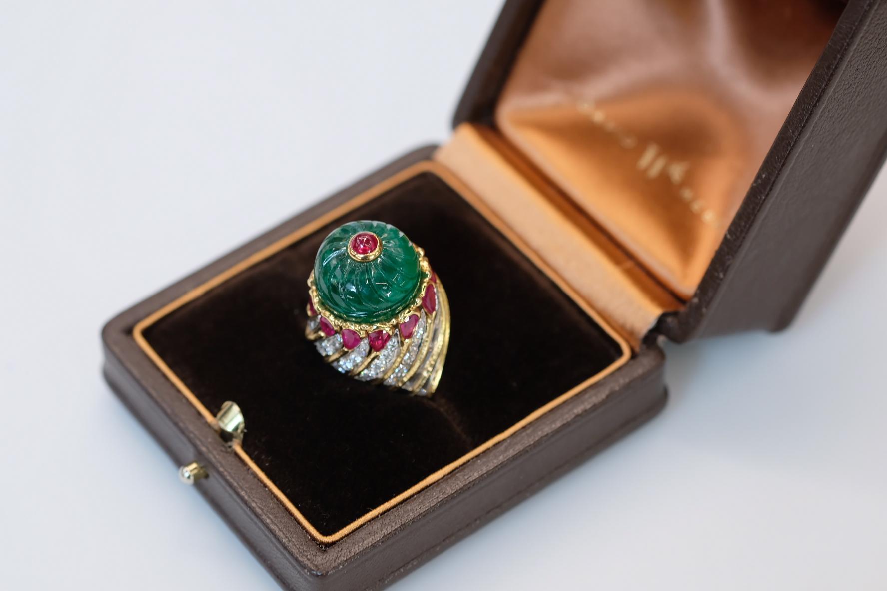 David Webb 18K Yellow Gold Carved Emerald, Ruby And Diamond Cocktail Ring For Sale 4