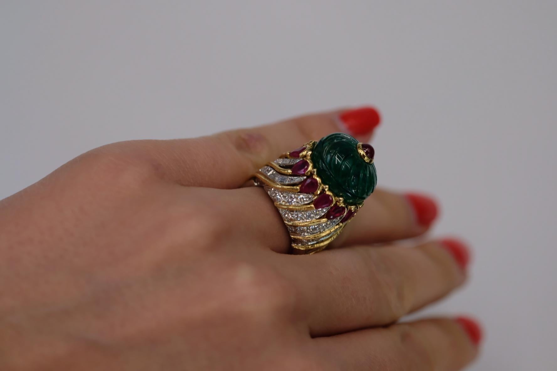 David Webb 18K Yellow Gold Carved Emerald, Ruby And Diamond Cocktail Ring For Sale 1