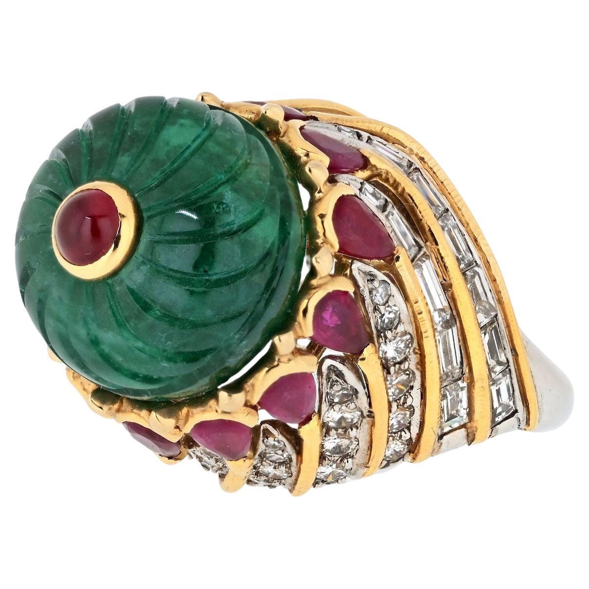 David Webb, bague cocktail en or jaune 18 carats sculptée d'émeraudes, de rubis et de diamants en vente