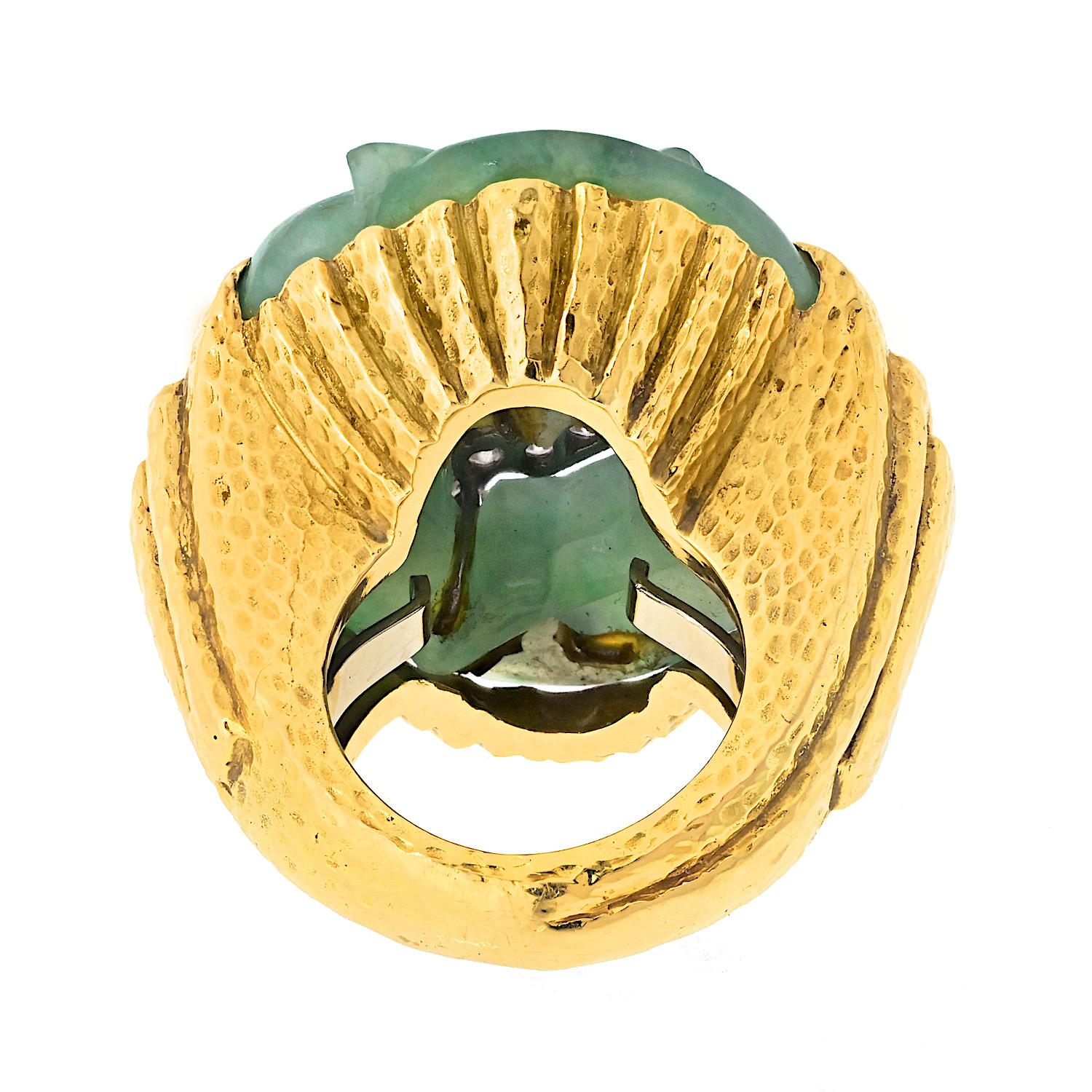 David Webb 18K Yellow Gold Carved Jade And Diamond Ring In Excellent Condition For Sale In New York, NY