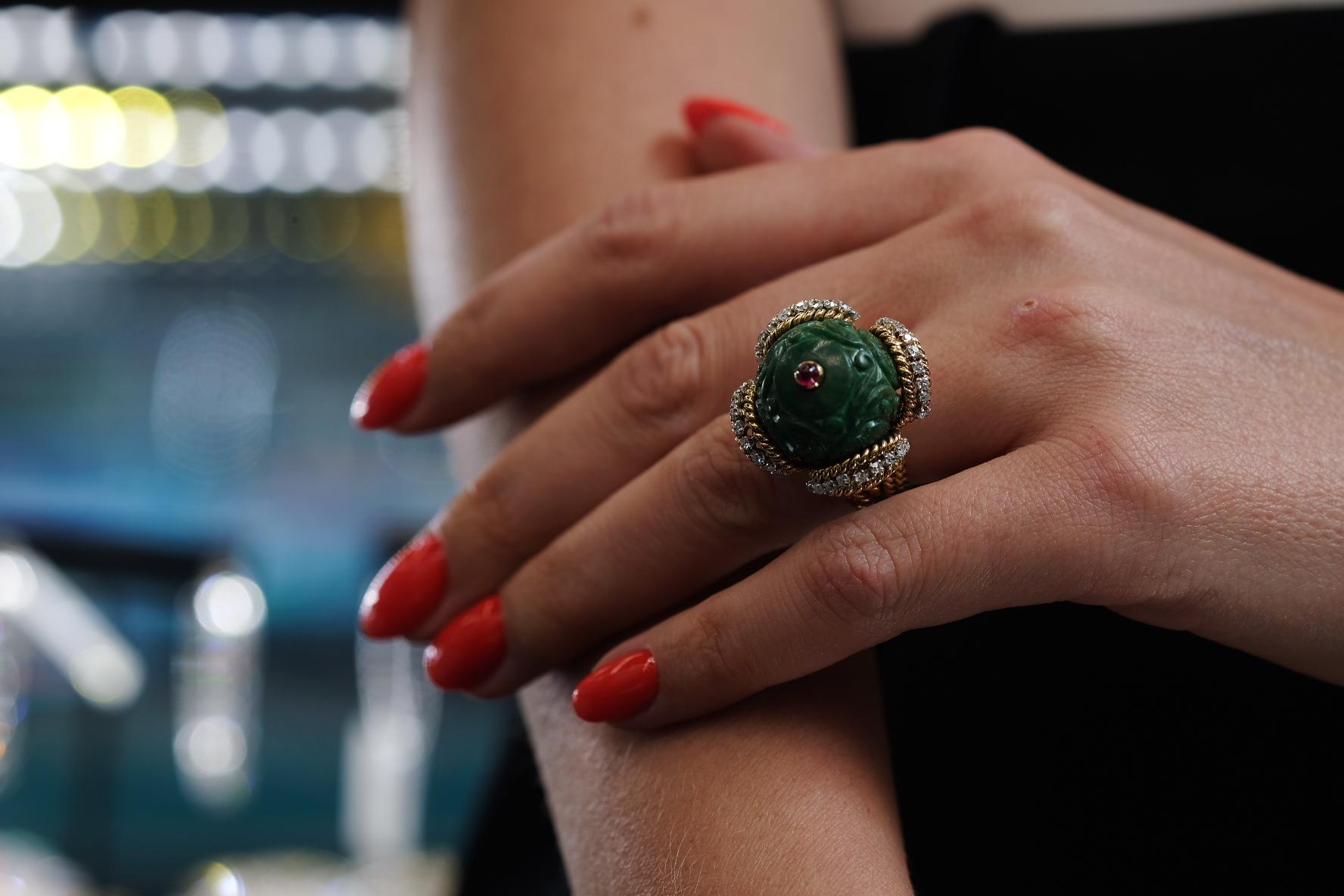 David Webb 18K Yellow Gold Carved Jade, Diamonds And A Ruby Ring For Sale 1