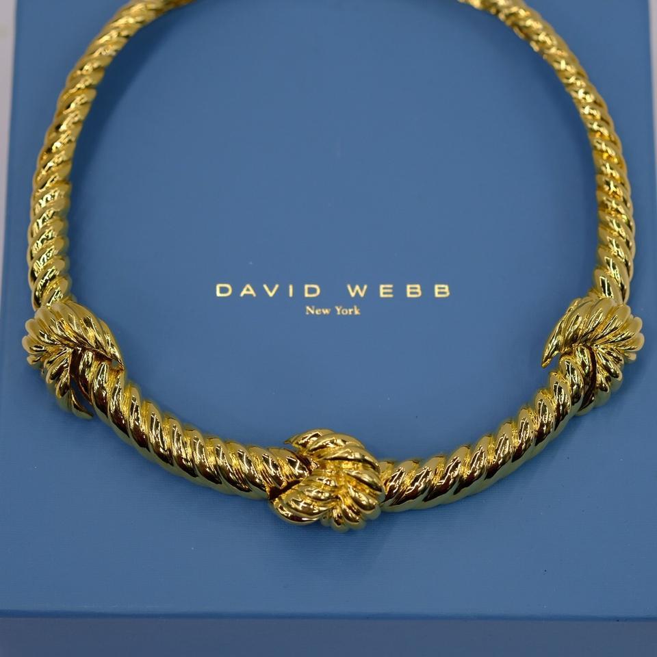 gold trinity knot necklace