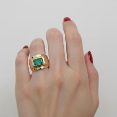 David Webb 18K Yellow Gold Colombian Emerald Band Ring 2.40 Carats