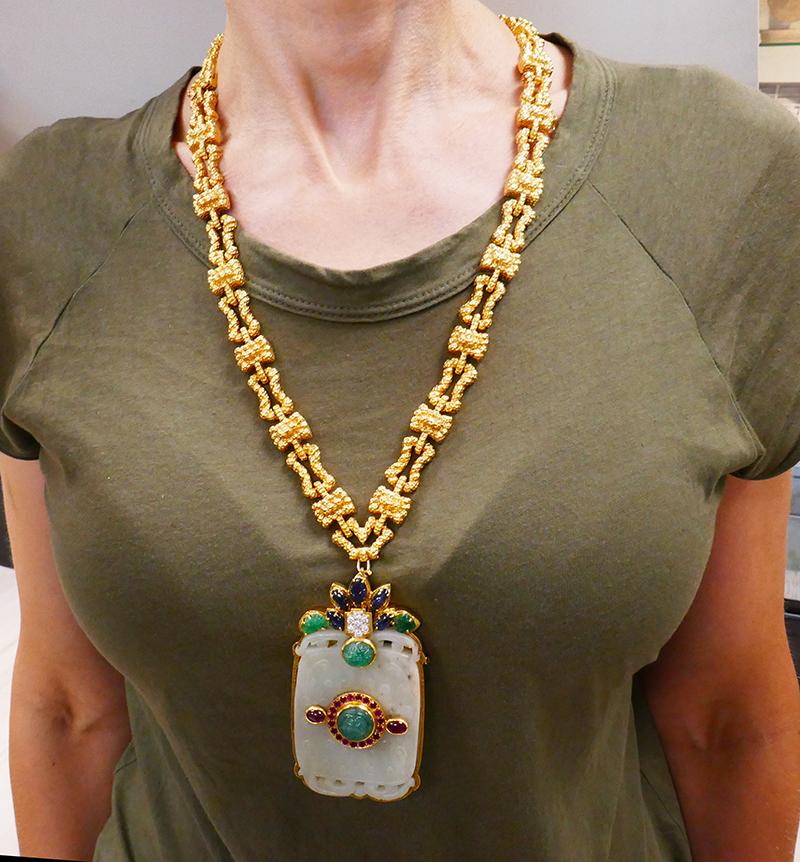 David Webb 18K Yellow Gold Convertable Chain with a French Chinois Jade Necklace For Sale 4