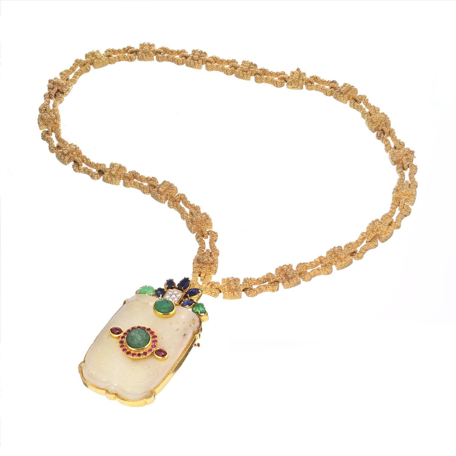 David Webb 18K Yellow Gold Convertable Chain with a French Chinois Jade Necklace In Excellent Condition For Sale In New York, NY