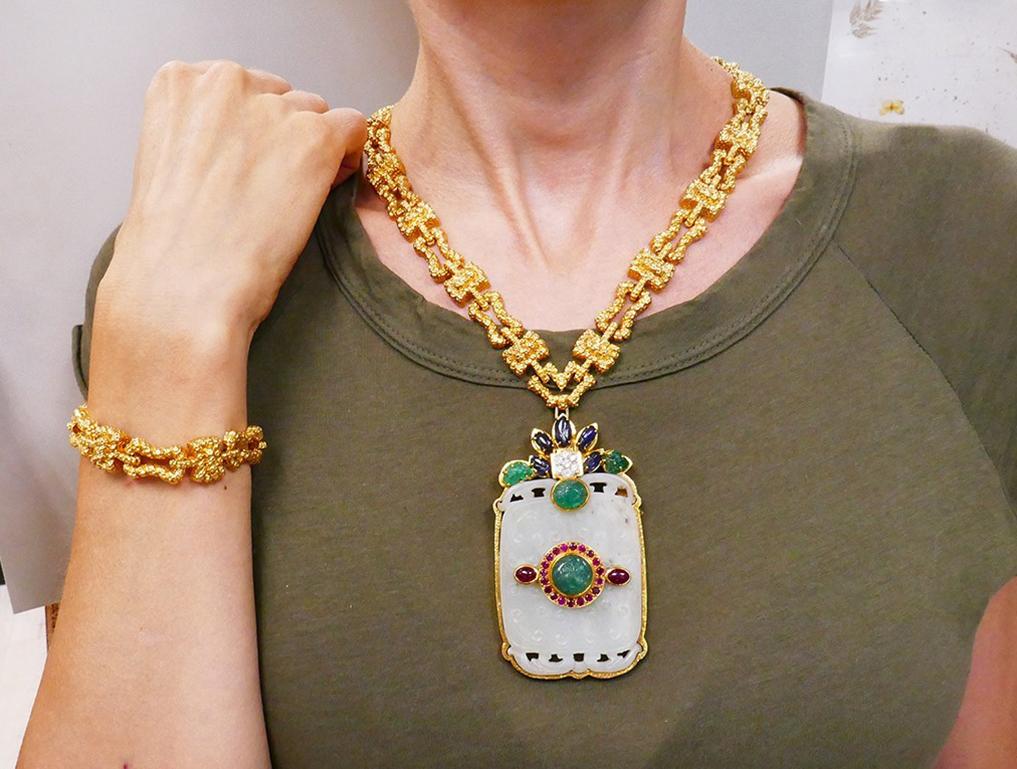 David Webb 18K Yellow Gold Convertable Chain with a French Chinois Jade Necklace For Sale 3