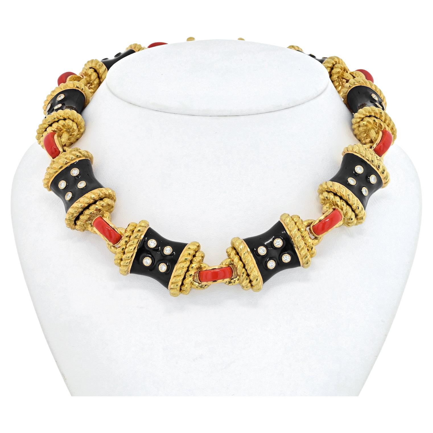 David Webb: Halskette aus 18 Karat Gelbgold mit Koralle, Diamanten und schwarzer Emaille