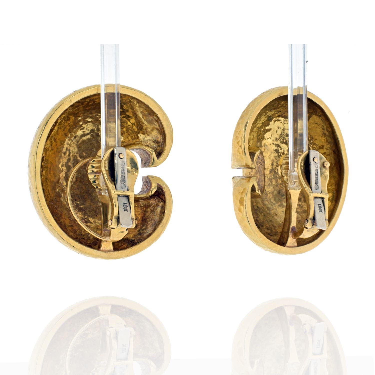 David Webb 18K Yellow Gold Crescent Clip on Earrings In Excellent Condition In New York, NY