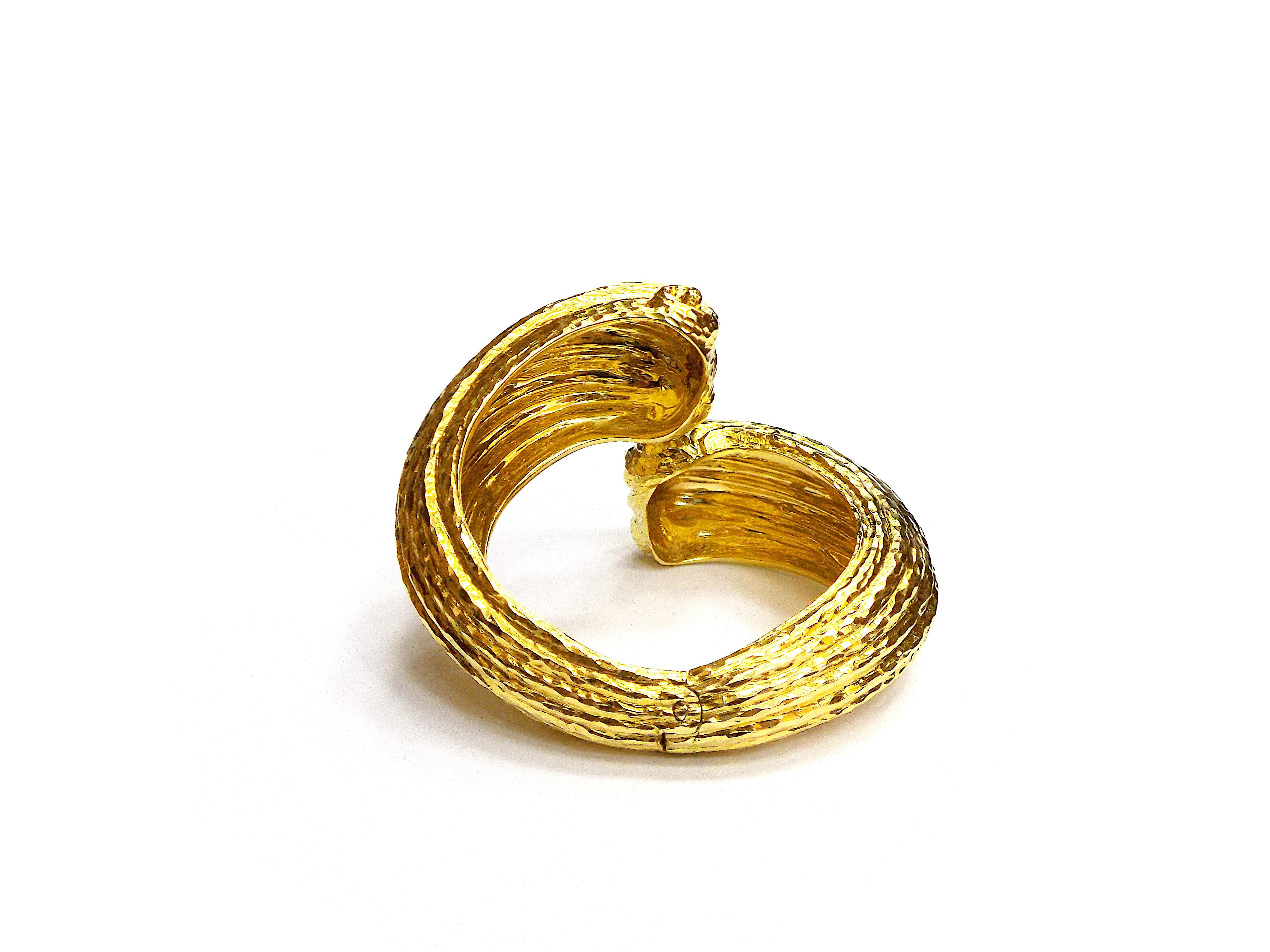 David Webb Bracelet manchette croisé en or jaune 18 carats Pour femmes en vente