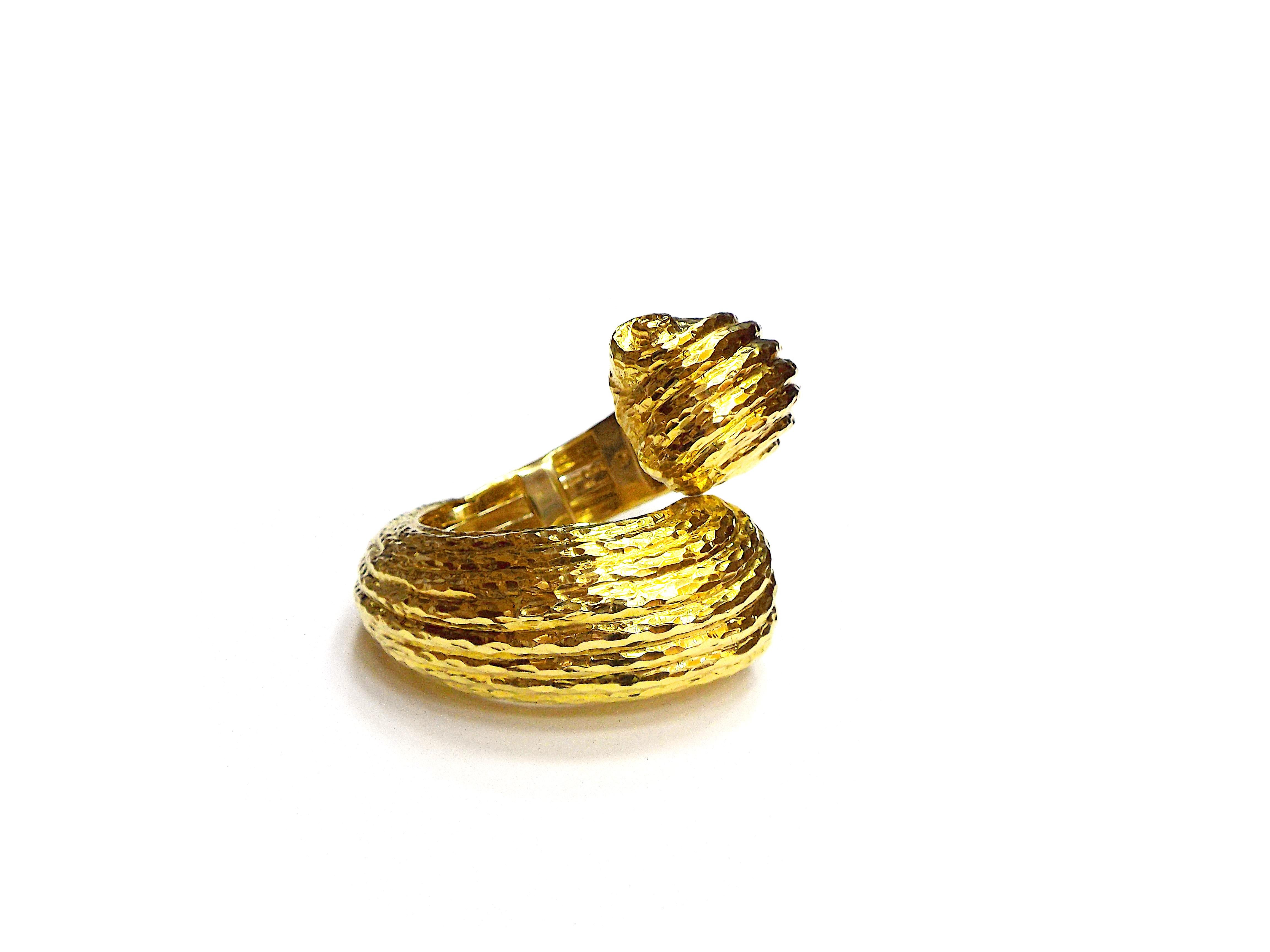 David Webb 18K Yellow Gold Crossover Cuff Bracelet For Sale 2