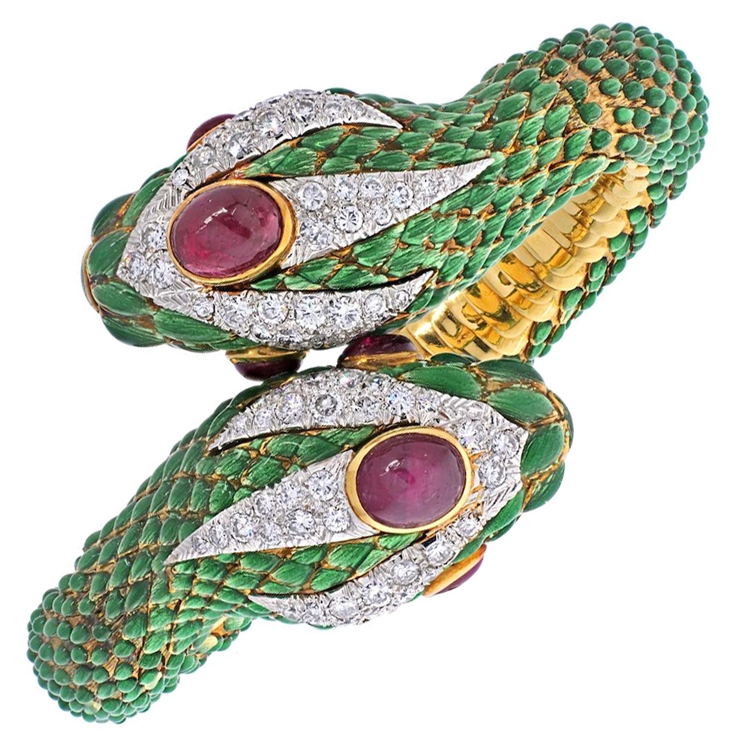 David Webb: 18 Karat Gelbgold Crossover-Armband mit zwei Perlen und Schlange