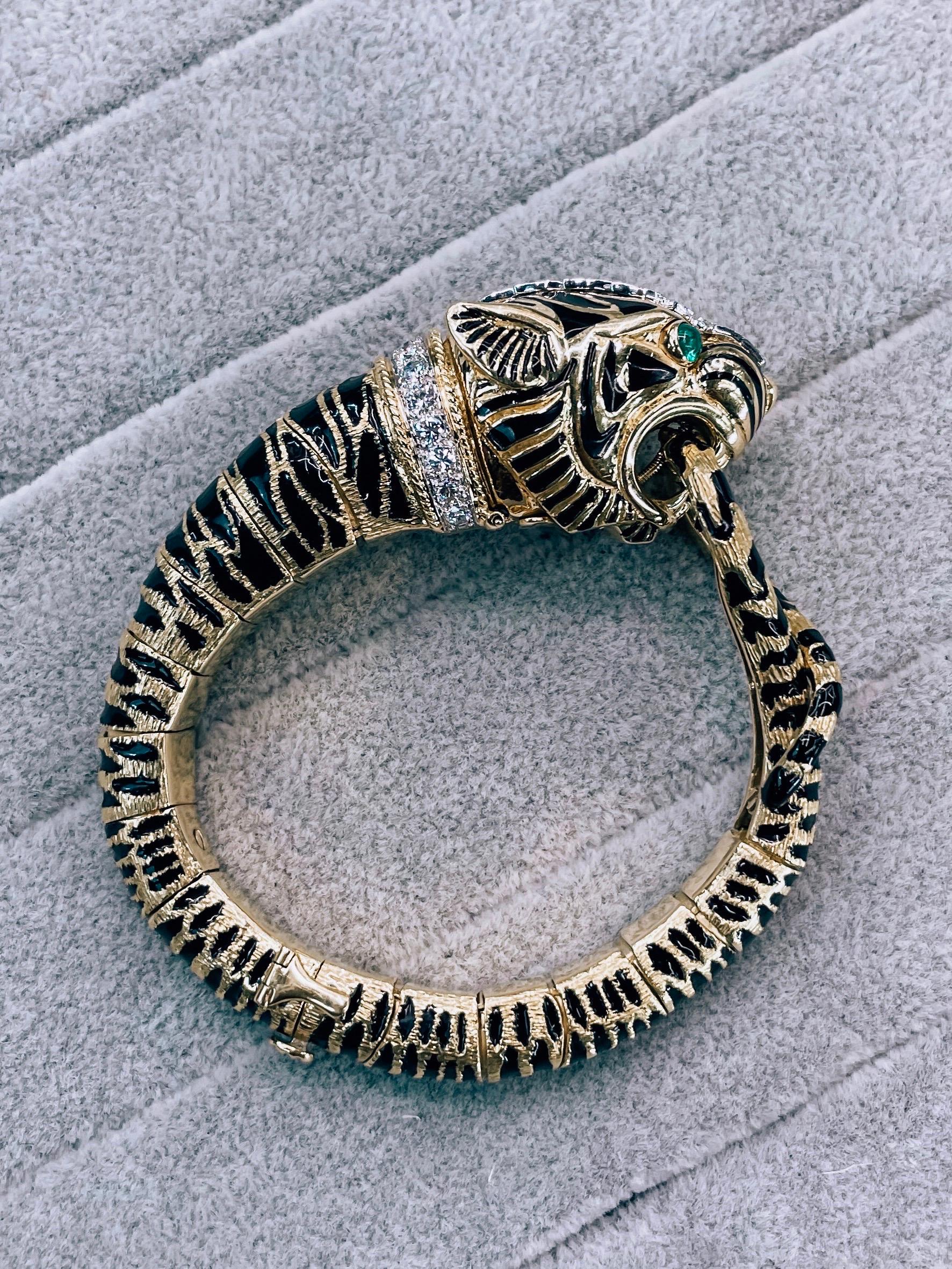 David Webb 18K Yellow Gold Diamond and Black Enamel Tiger Bracelet In Excellent Condition For Sale In New York, NY