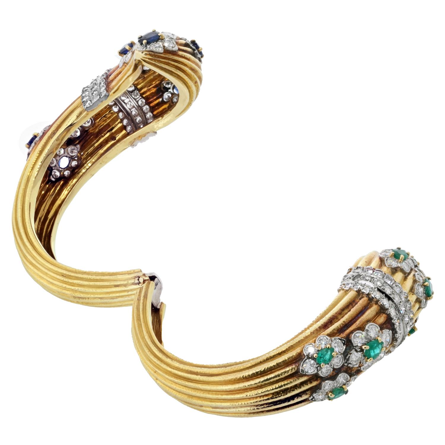 Taille ovale David Webb, bracelet croisé en or jaune 18 carats avec diamants et pierres précieuses en vente