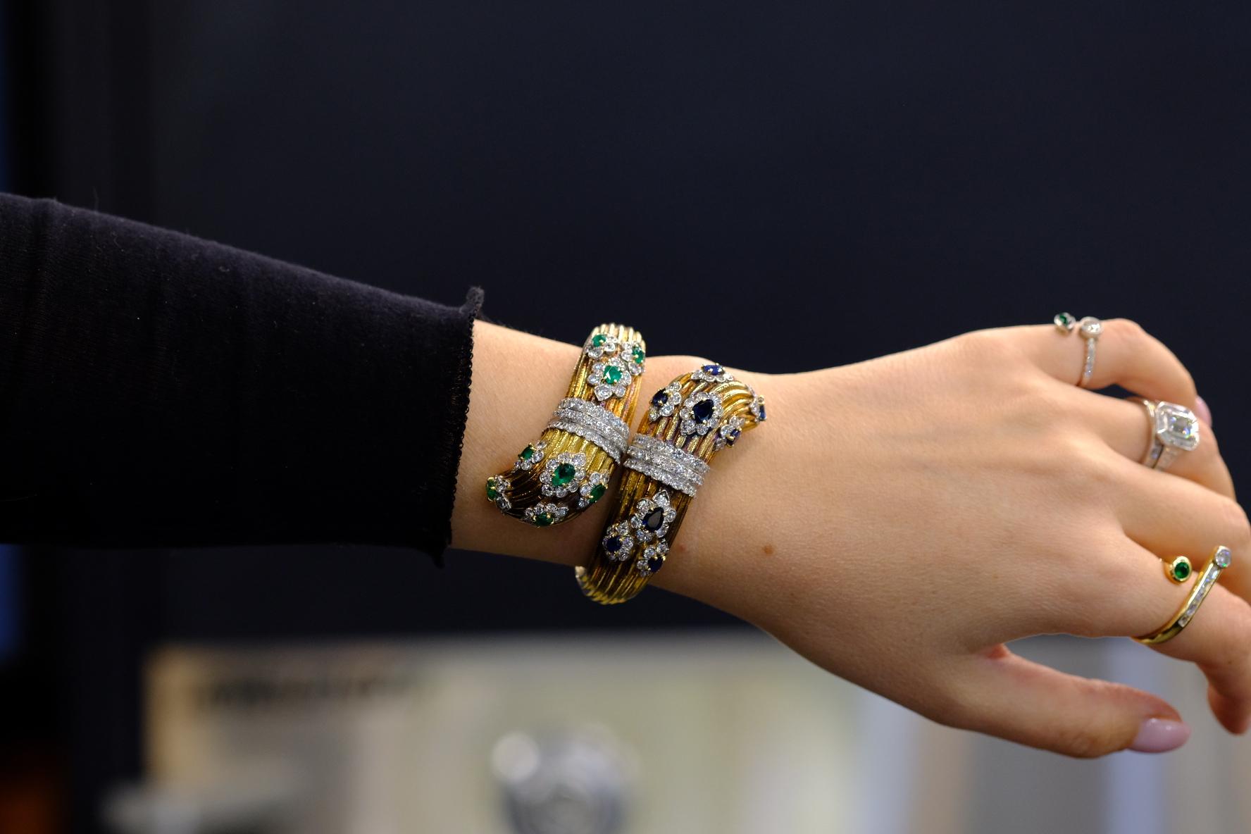 David Webb, bracelet croisé en or jaune 18 carats avec diamants et pierres précieuses en vente 2