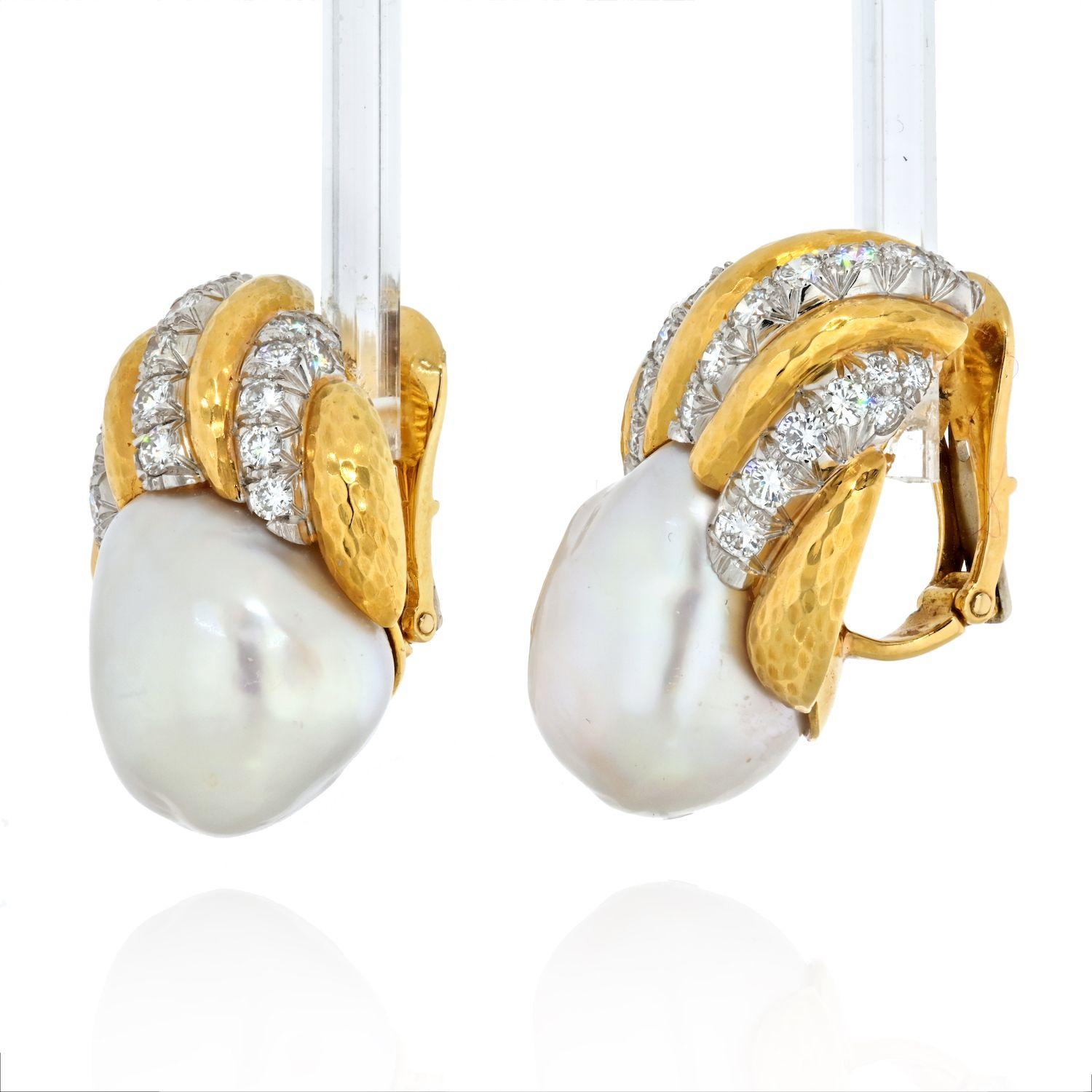 The velvety white South Sea pearls are nestled in earring beds of diamonds and 18kt gold. Crafted by David Webb with the lovely sea motif these earrings are perfect for someone who has a nautical style and loves the sea. Encrusted with approx. 2