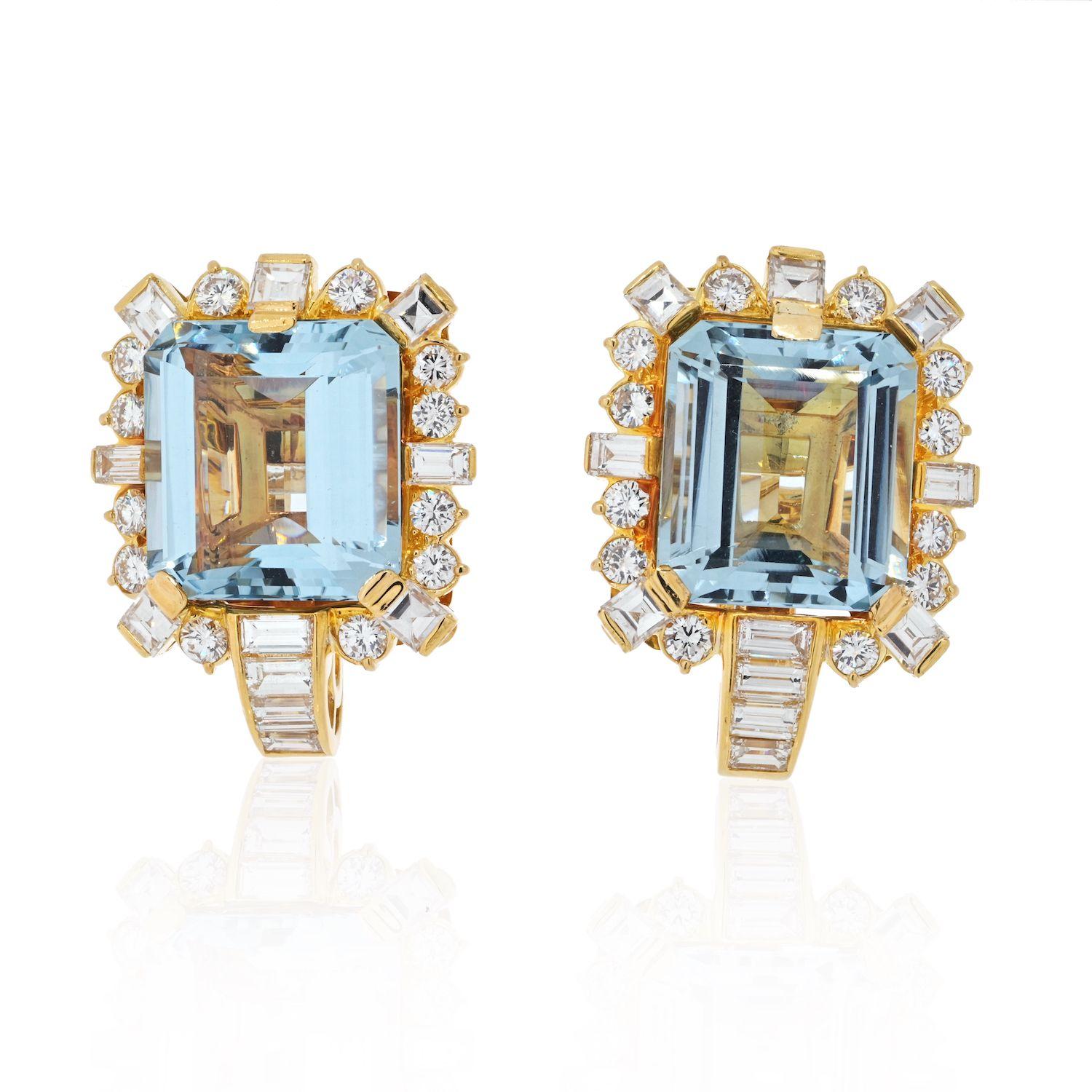 Impressive David Webb 18K Yellow Gold Aquamarine And Diamond Square Shaped Earrings.
Diamonds: 7.00cts
Aquamarine: 47cts
Length: 0.75 inches.
Clip on fastening.