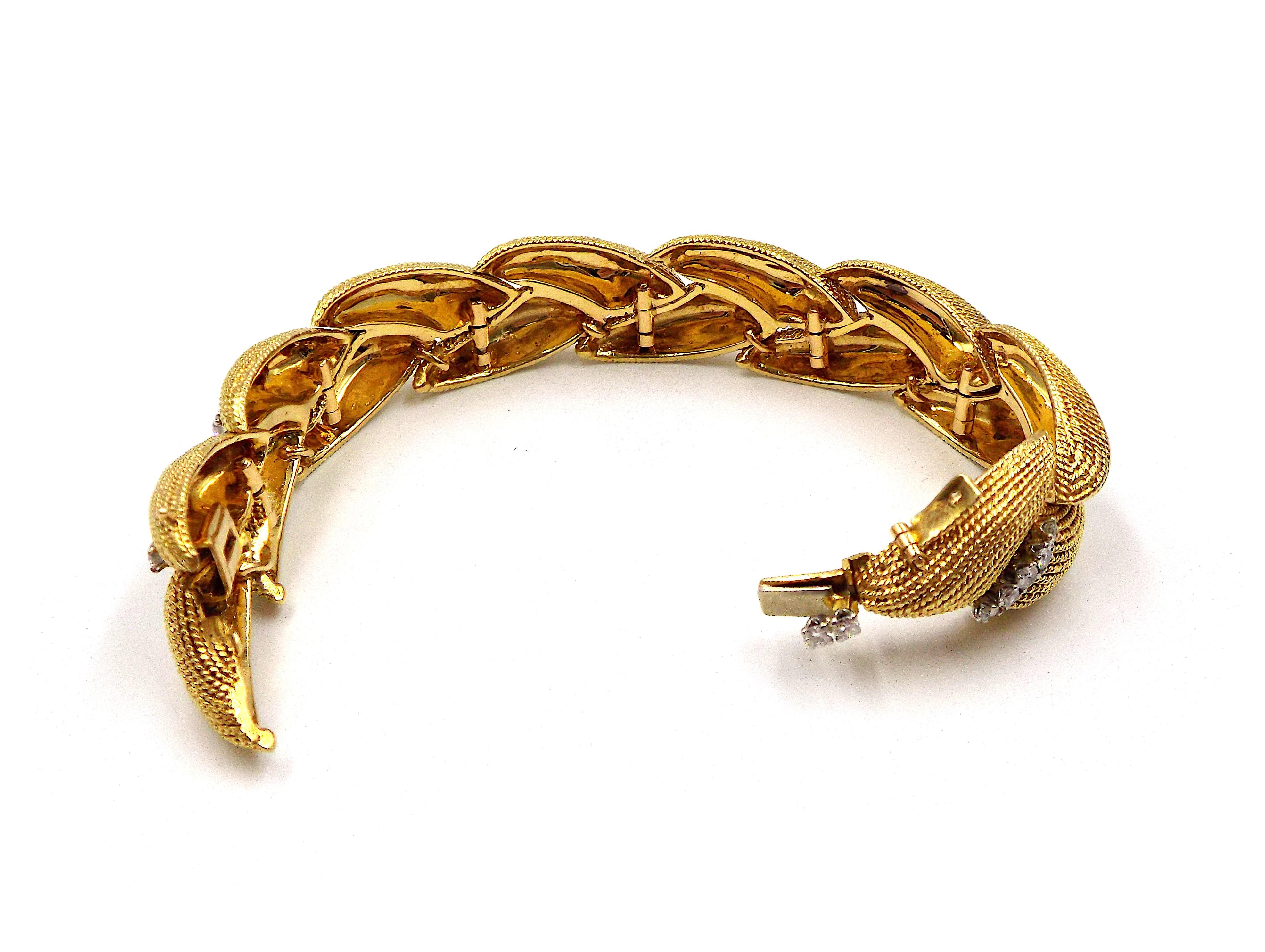 Taille ronde David Webb Bracelet en or jaune 18 carats et diamants en vente