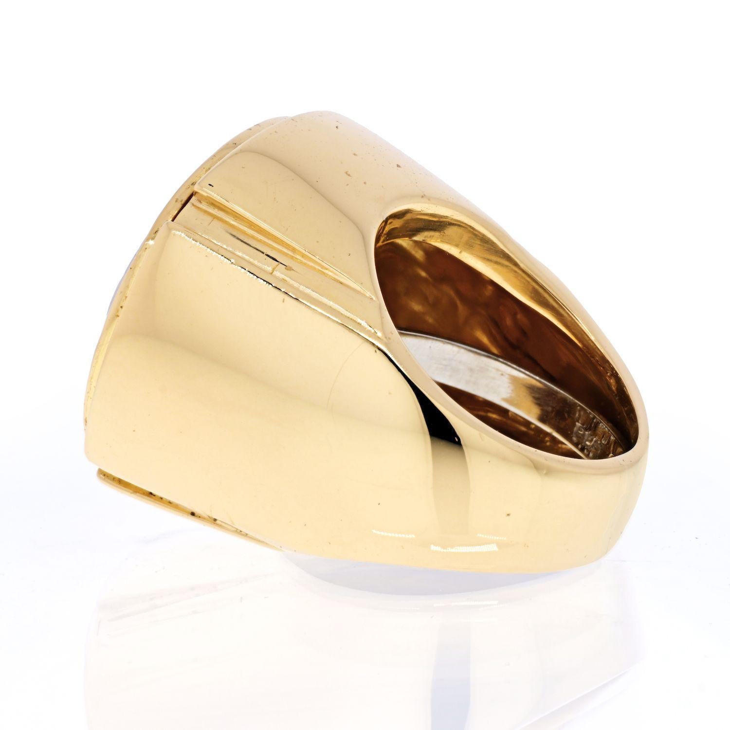 Taille ronde David Webb Bague en or jaune 18 carats et diamants en forme de grappe épaisse en vente