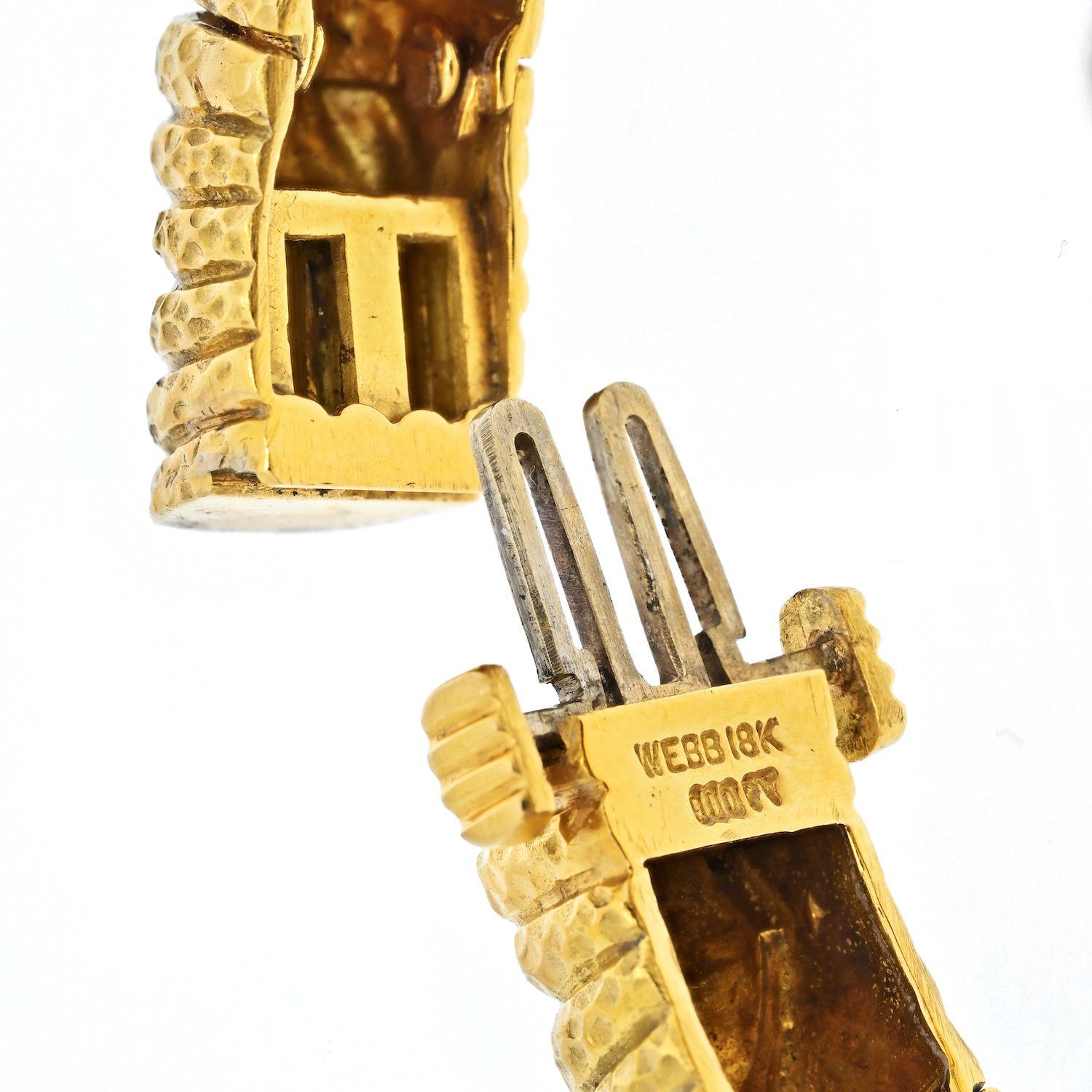 Round Cut David Webb 18K Yellow Gold Diamond, Emerald Elephant Bracelet