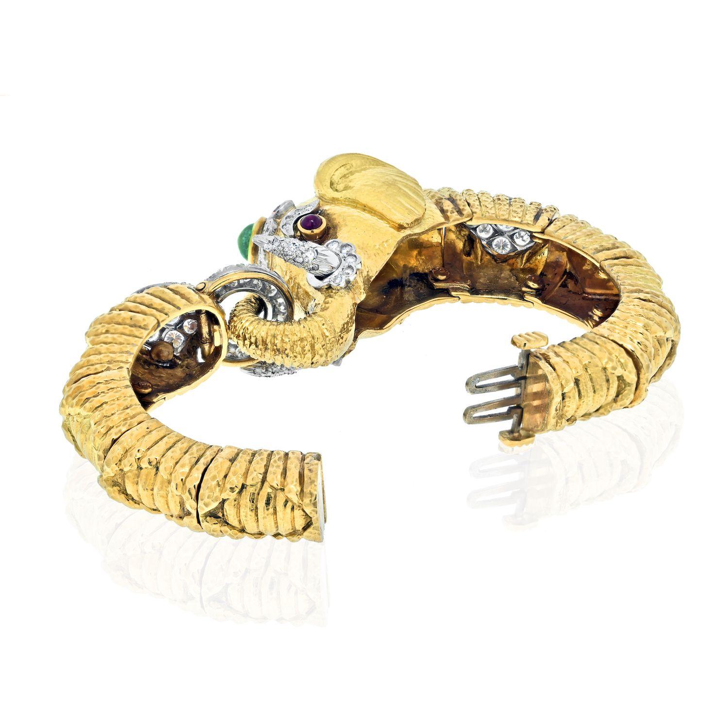 David Webb 18K Yellow Gold Diamond, Emerald Elephant Bracelet In Excellent Condition In New York, NY