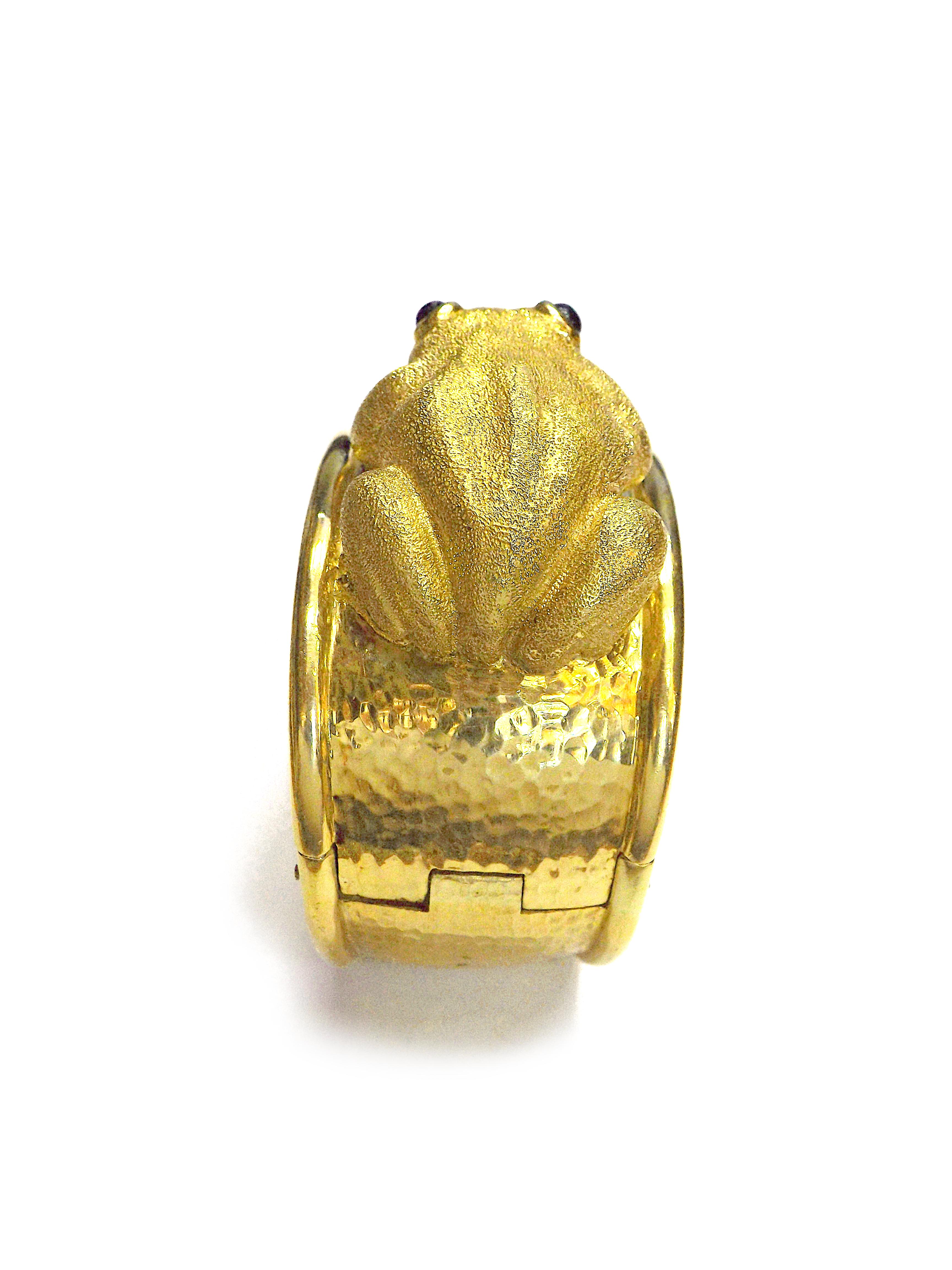 Round Cut David Webb 18K Yellow Gold Diamond Emerald Repoussé Frog Cuff