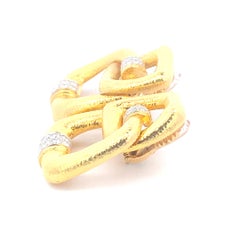 Pendientes geométricos con diamantes de David Webb, de oro amarillo de 18 quilates, con cierre de clip