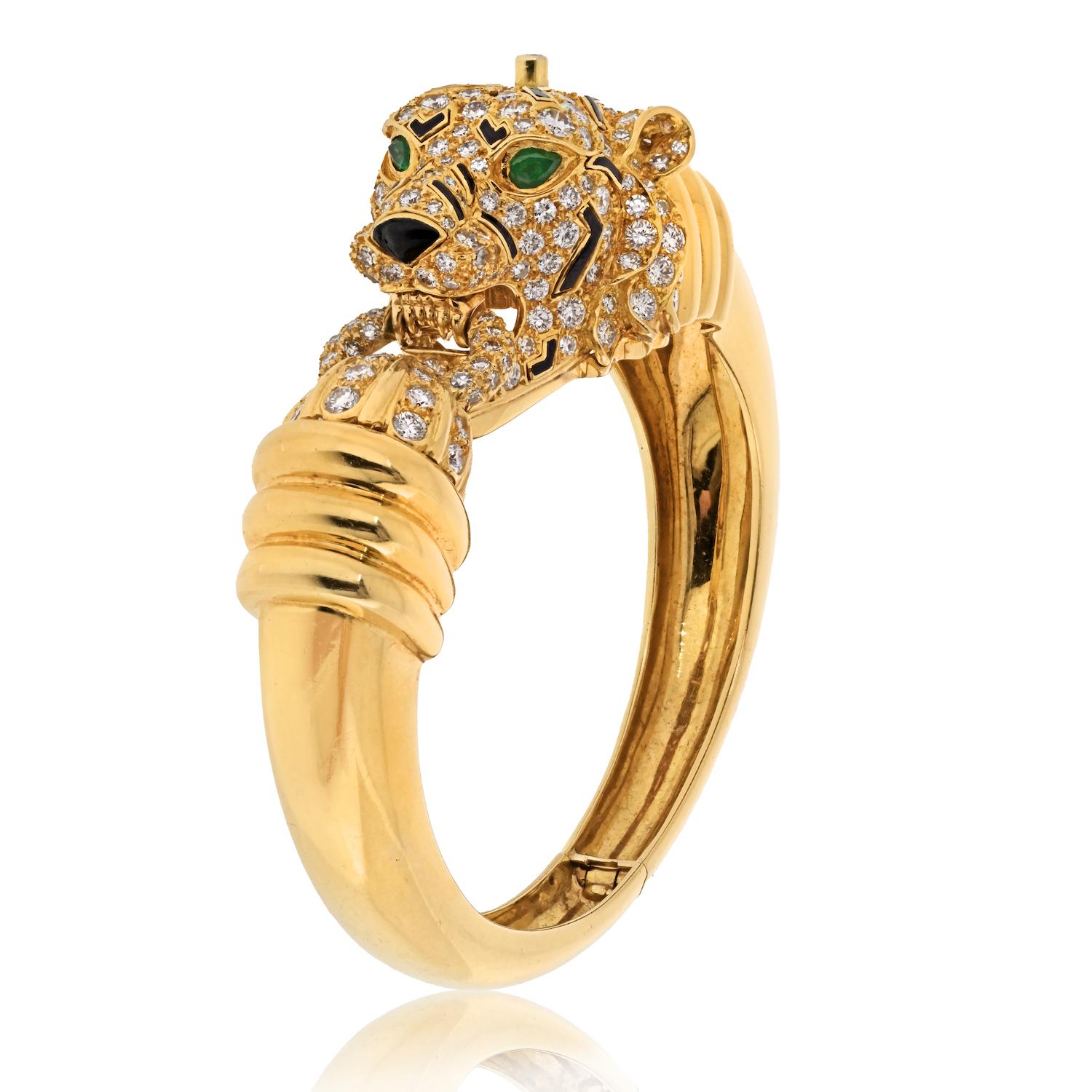 Step into the wild with the David Webb 18K Yellow Gold Diamond Tiger Animal Bangle, a mesmerizing piece that captures the essence of the jungle with its tiger-inspired design and luxurious detailing.

**Key Features:**

1. **Material:**
   - Crafted