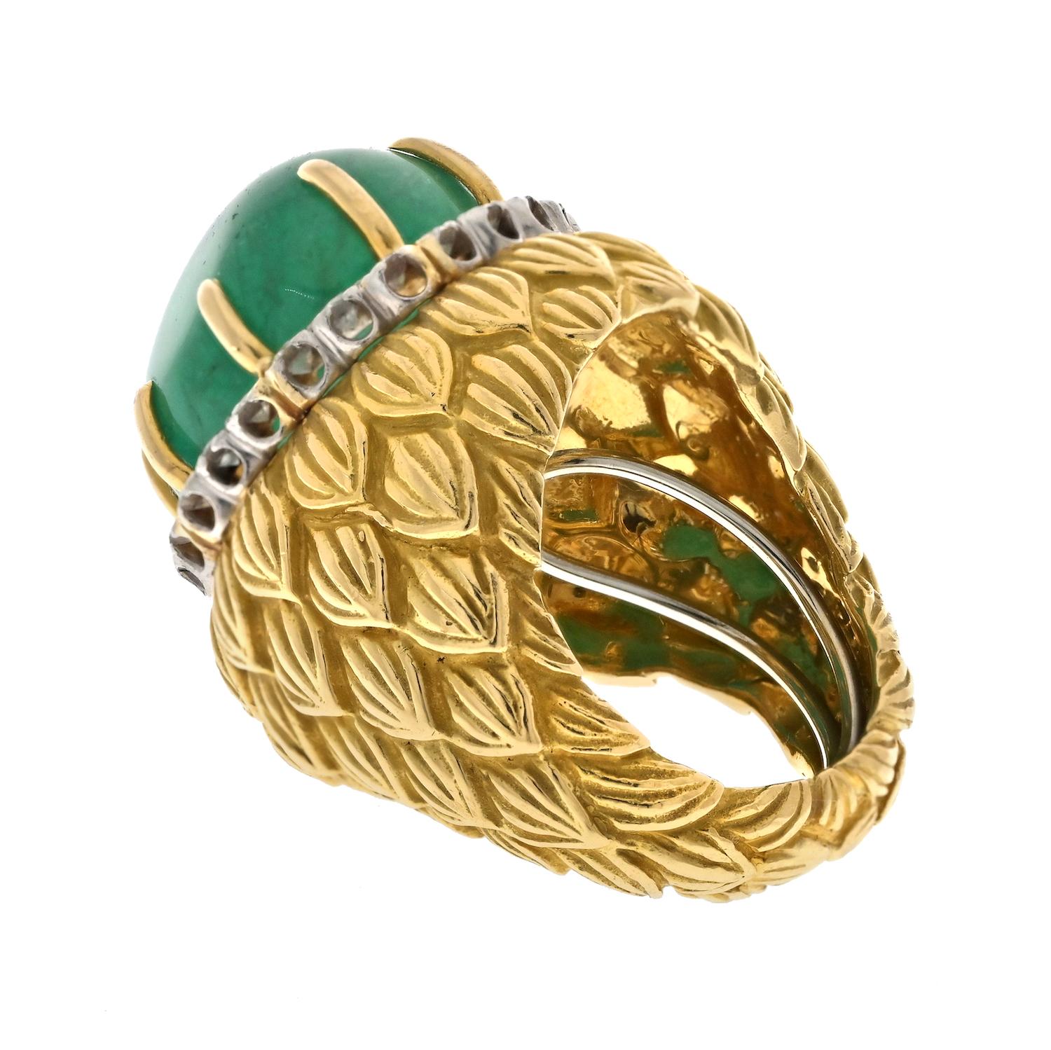 Taille cabochon David Goldes 18K Dome Green Emerald and Diamond Vintage Ring (bague vintage en or jaune 18K avec émeraudes vertes et diamants)  en vente