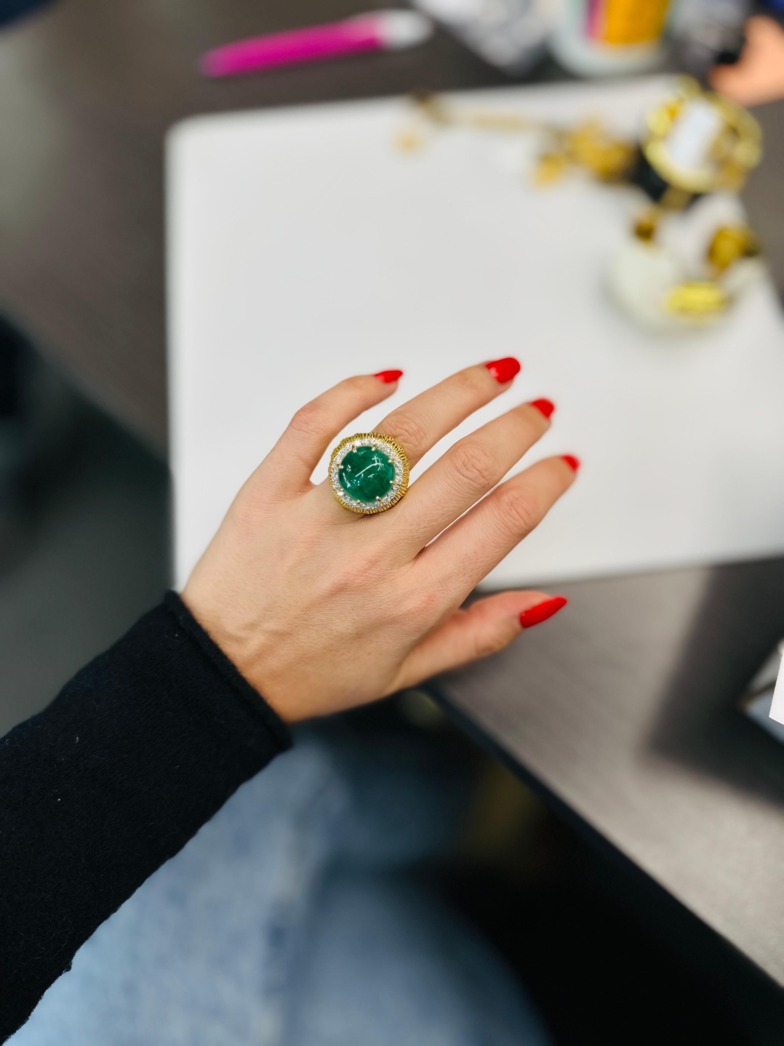 David Goldes 18K Dome Green Emerald and Diamond Vintage Ring (bague vintage en or jaune 18K avec émeraudes vertes et diamants)  en vente 1