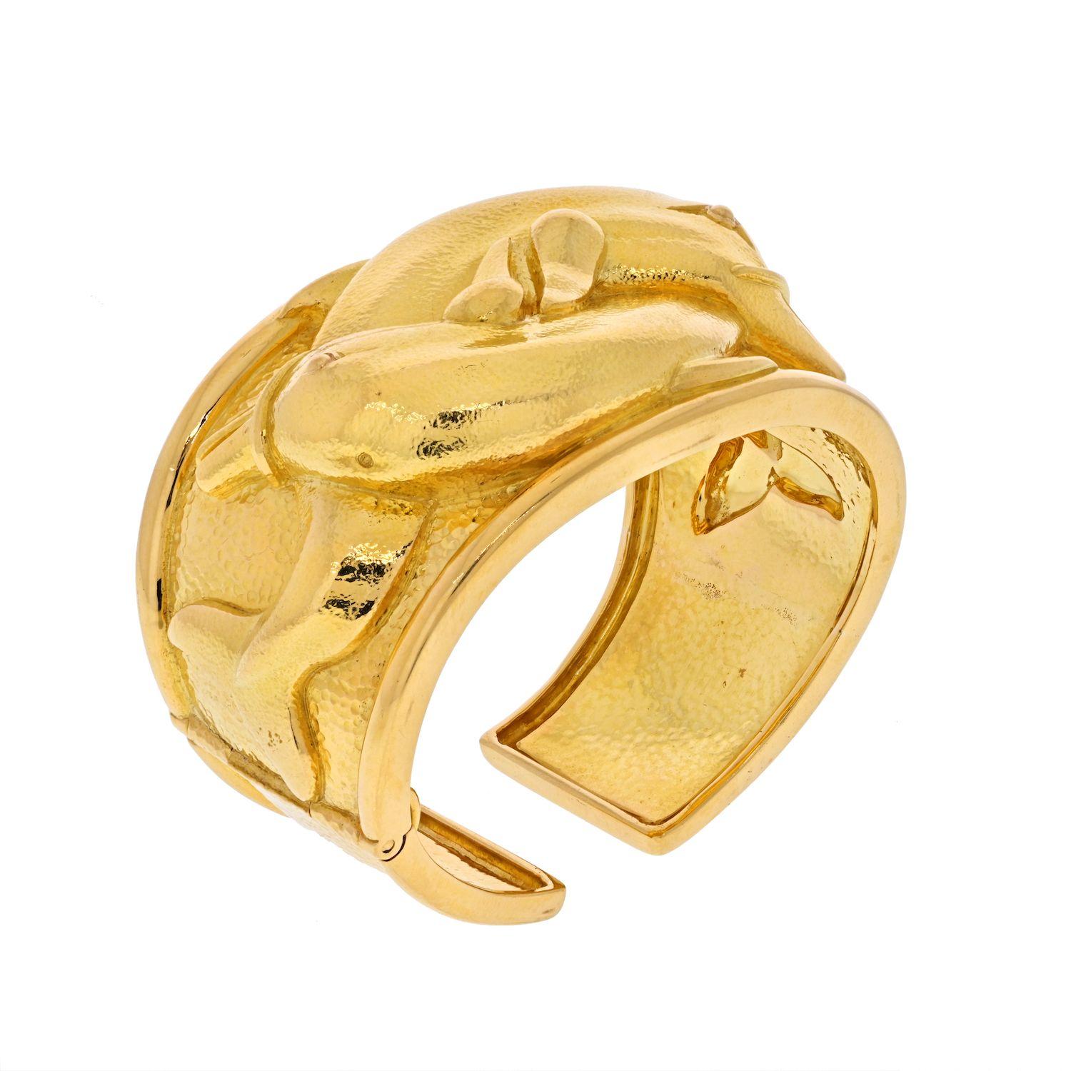 David Webb Bracelet manchette à double dauphin en or jaune 18 carats 1