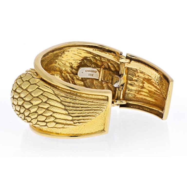 Modern David Webb 18K Yellow Gold Double Head Eagle Cuff Bracelet For Sale