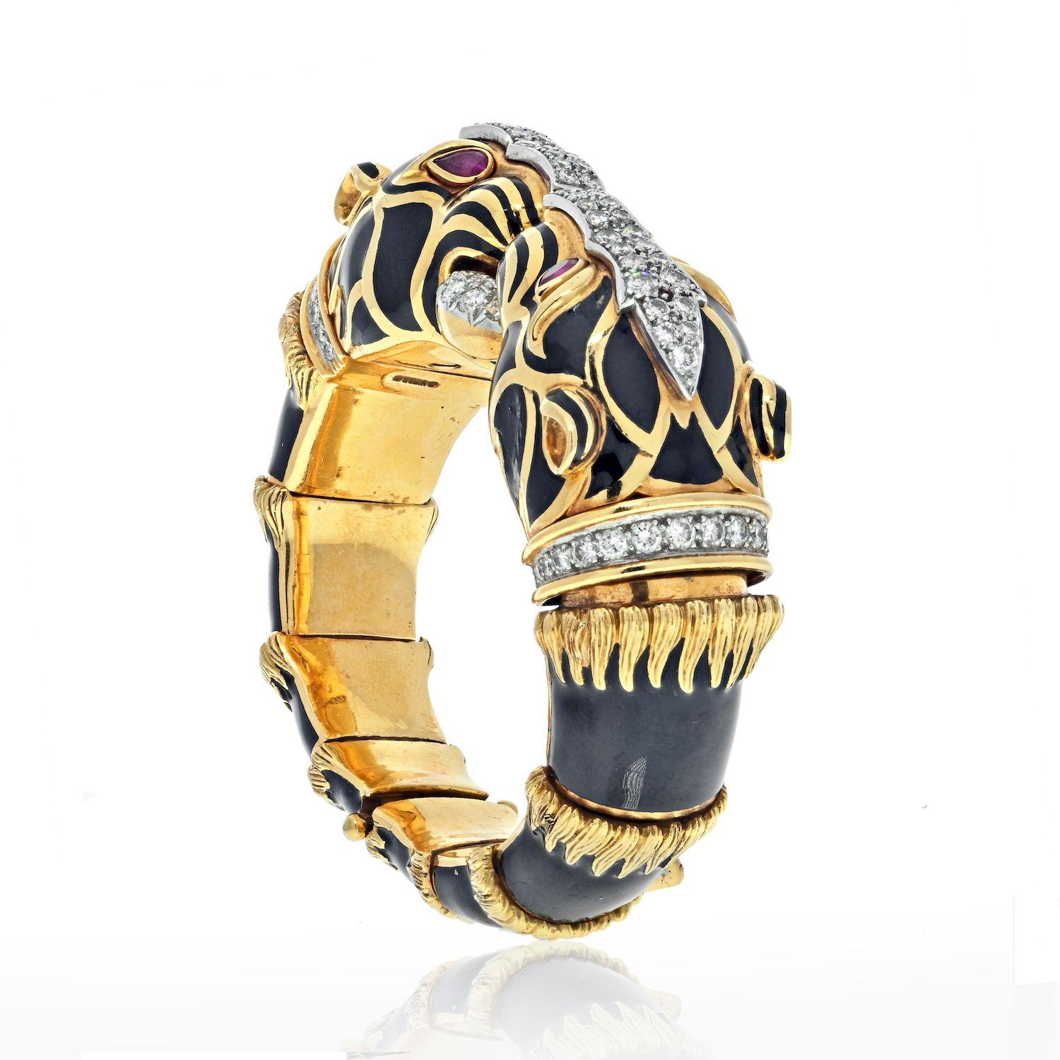 Round Cut David Webb 18K Yellow Gold Double Head Pantheres in Black Enamel Bracelet For Sale
