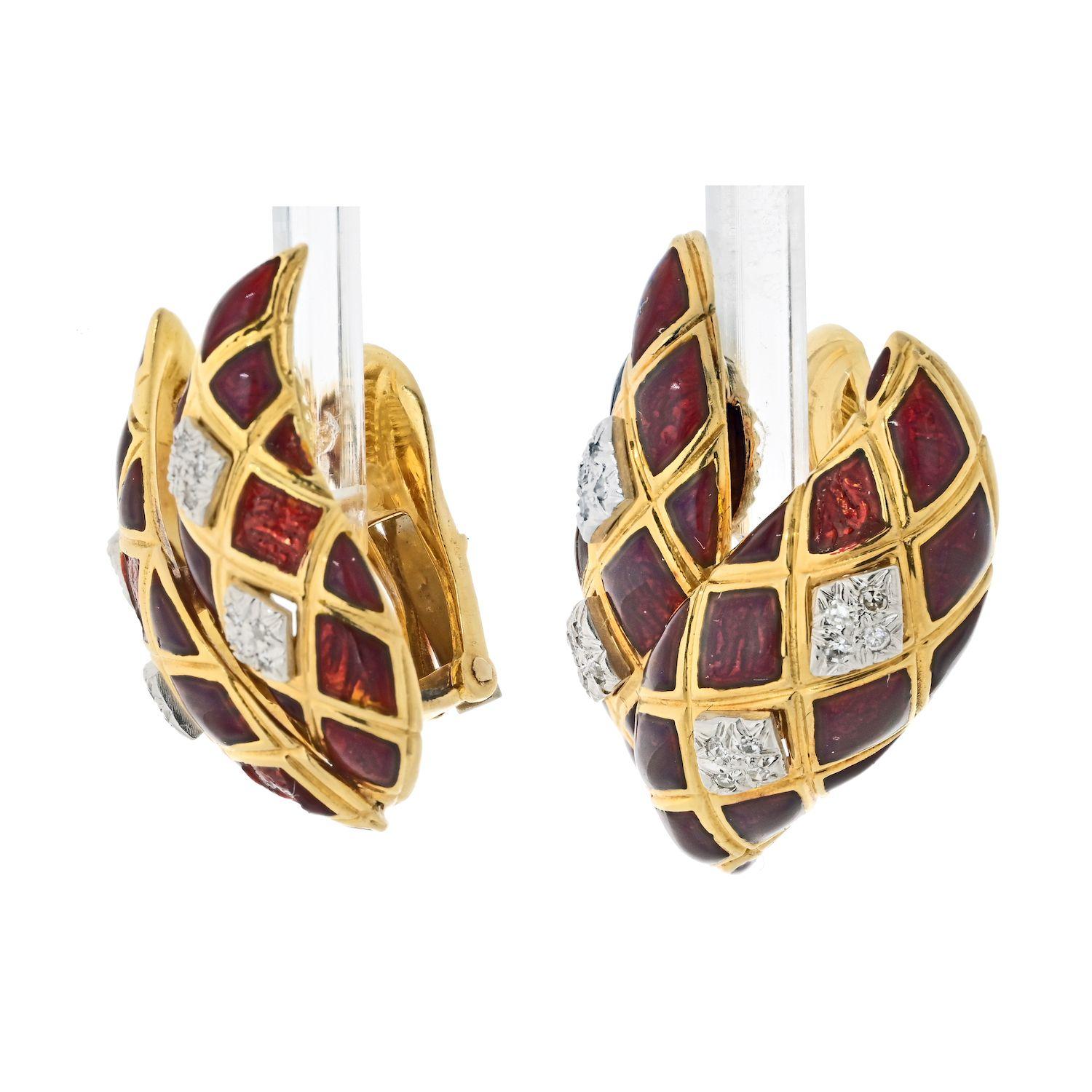 Round Cut David Webb 18k Yellow Gold Double Leaf Checkerboard Pattern Clip on Earrings For Sale